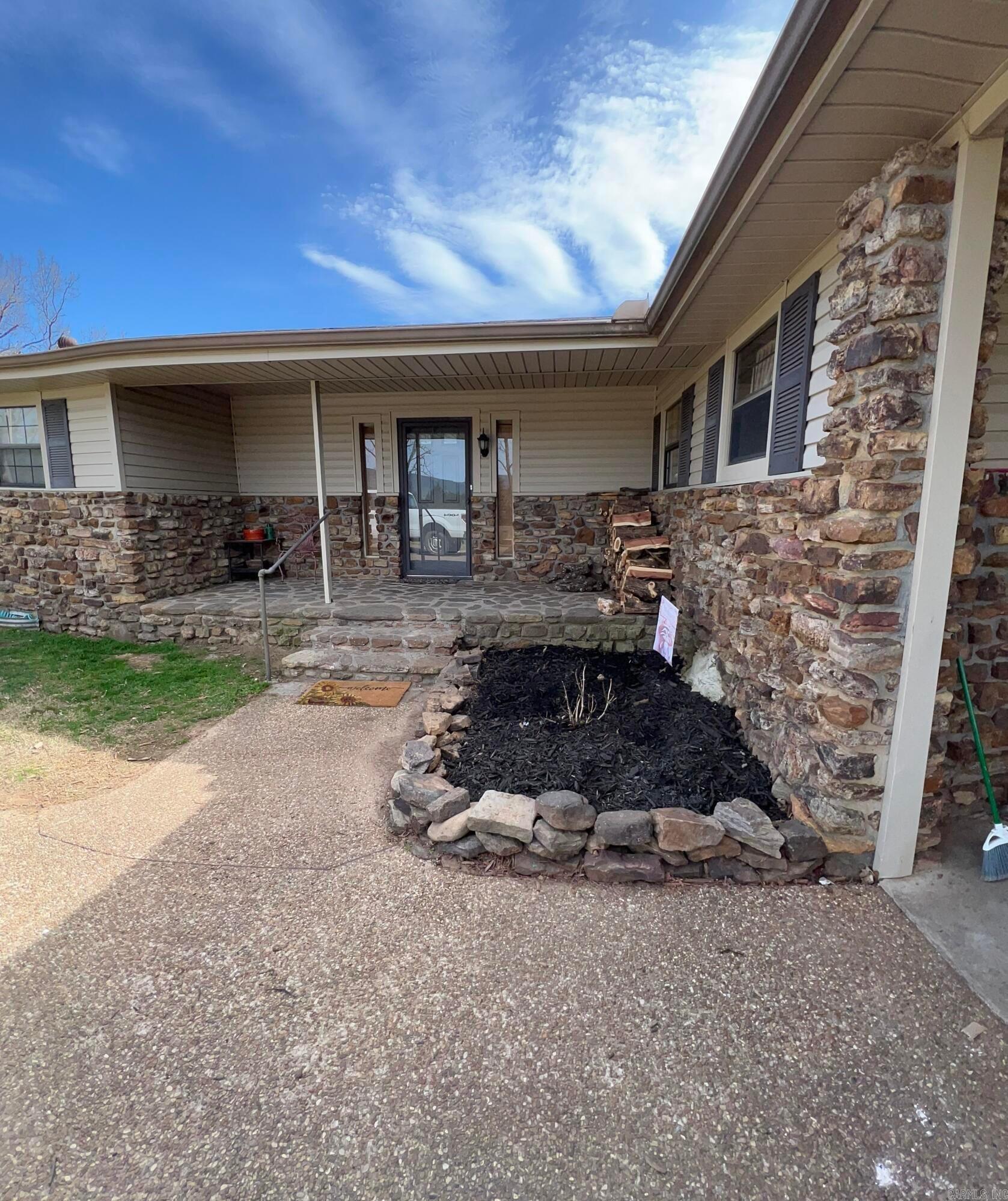 1174  County Road 3335  Clarksville, AR