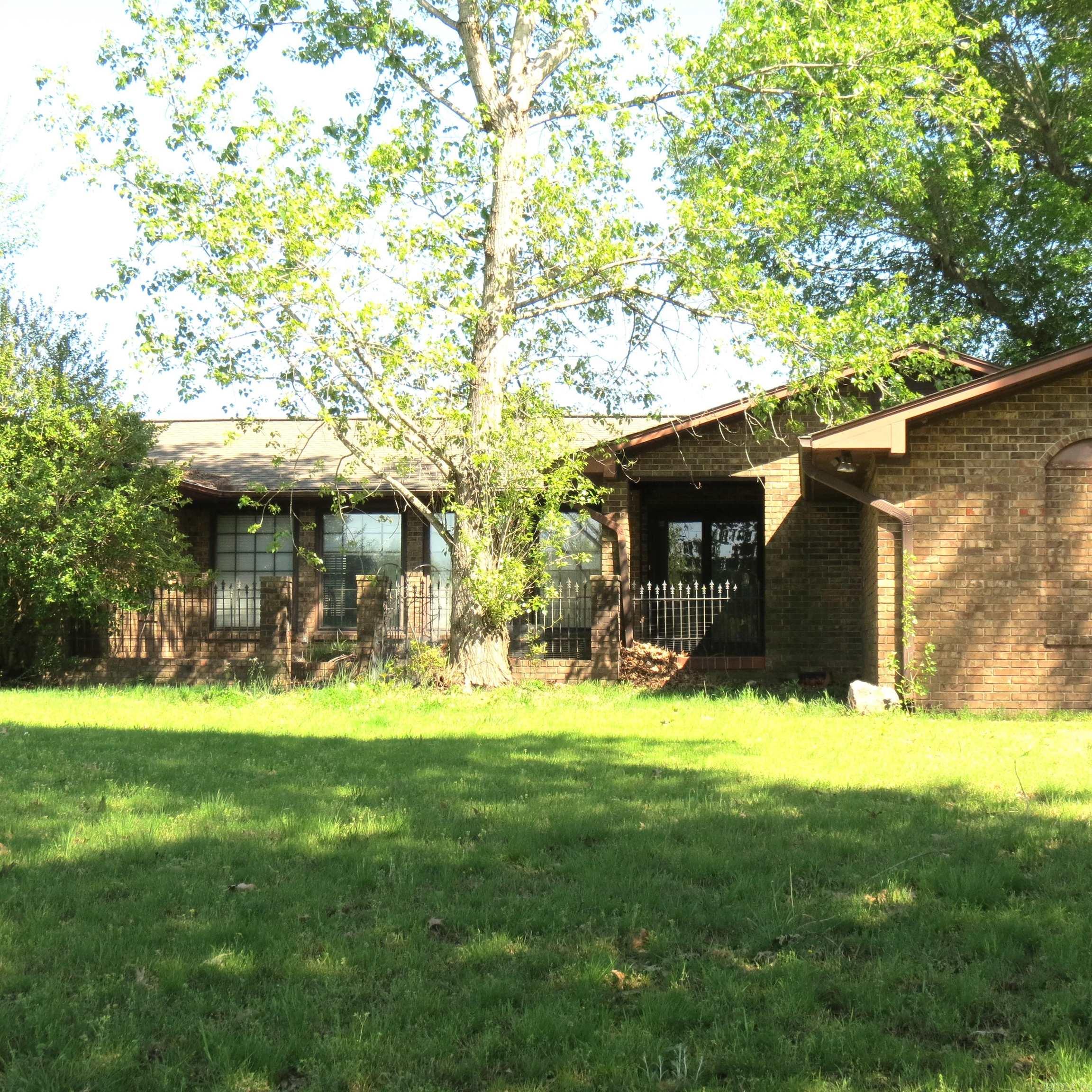 2176  Hwy 33  Almyra, AR