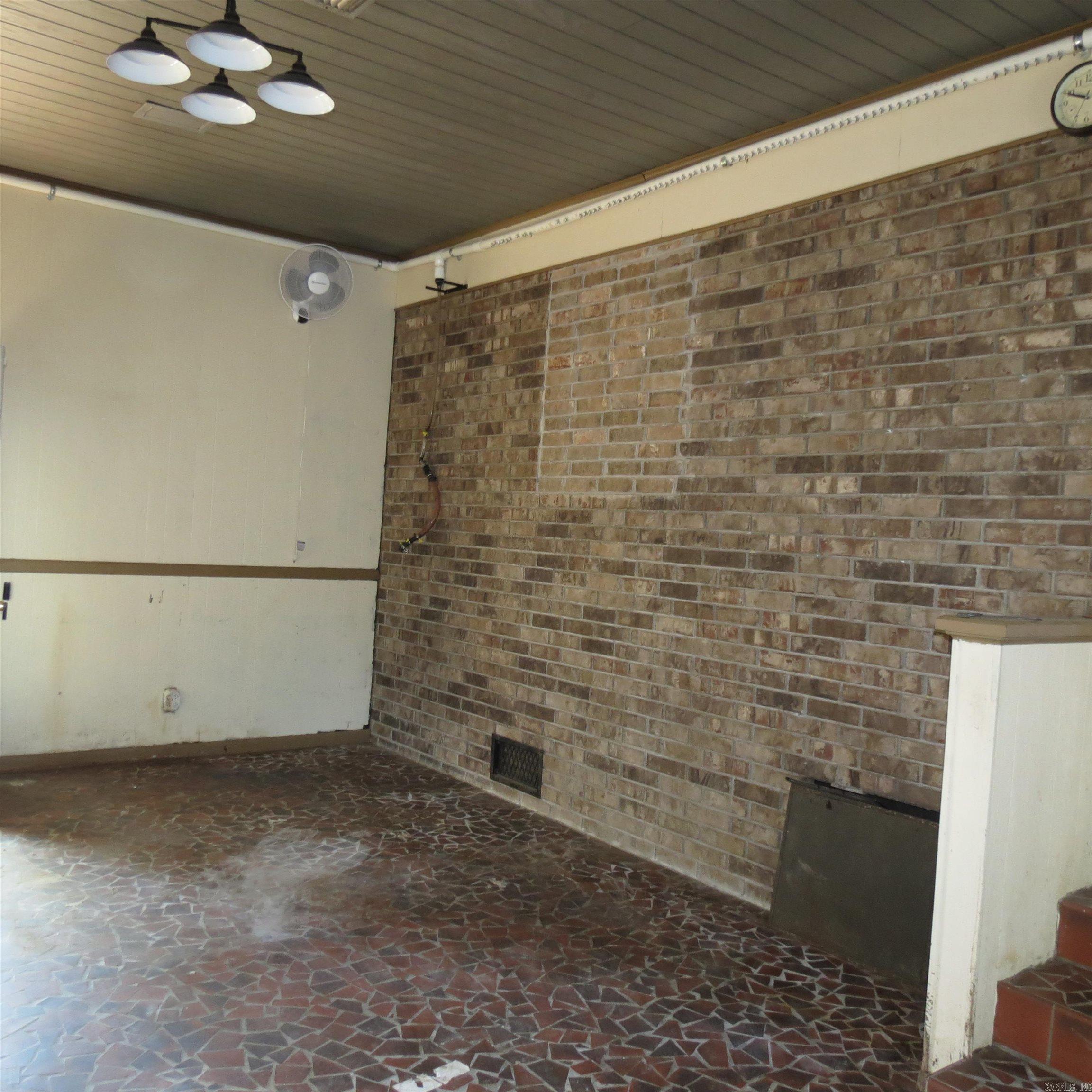 2176  Hwy 33  Almyra, AR