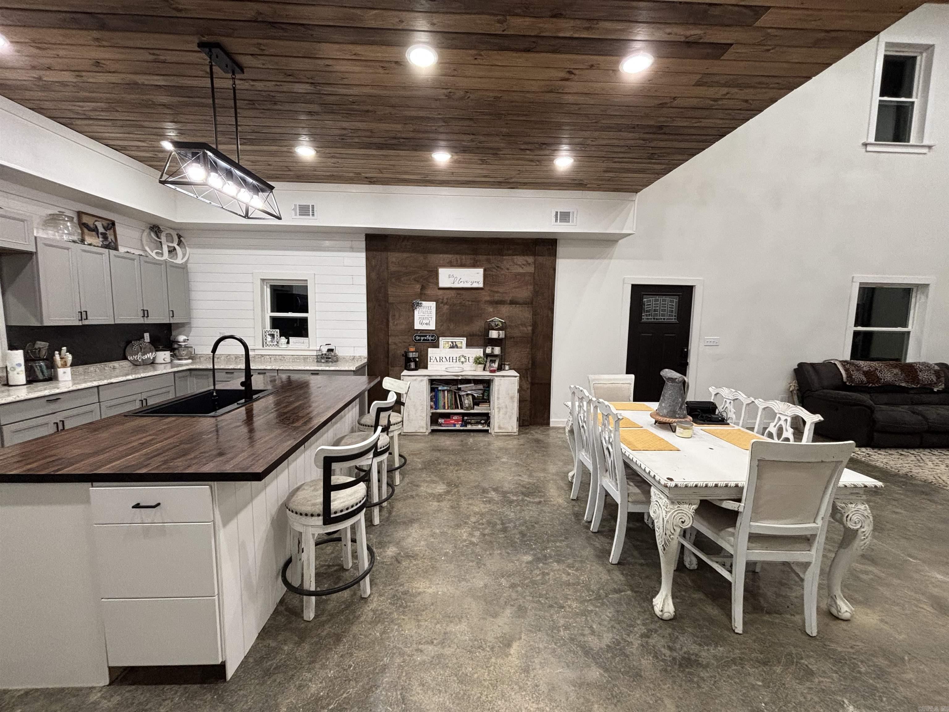 693  Little Blakley Creek  Jessieville, AR