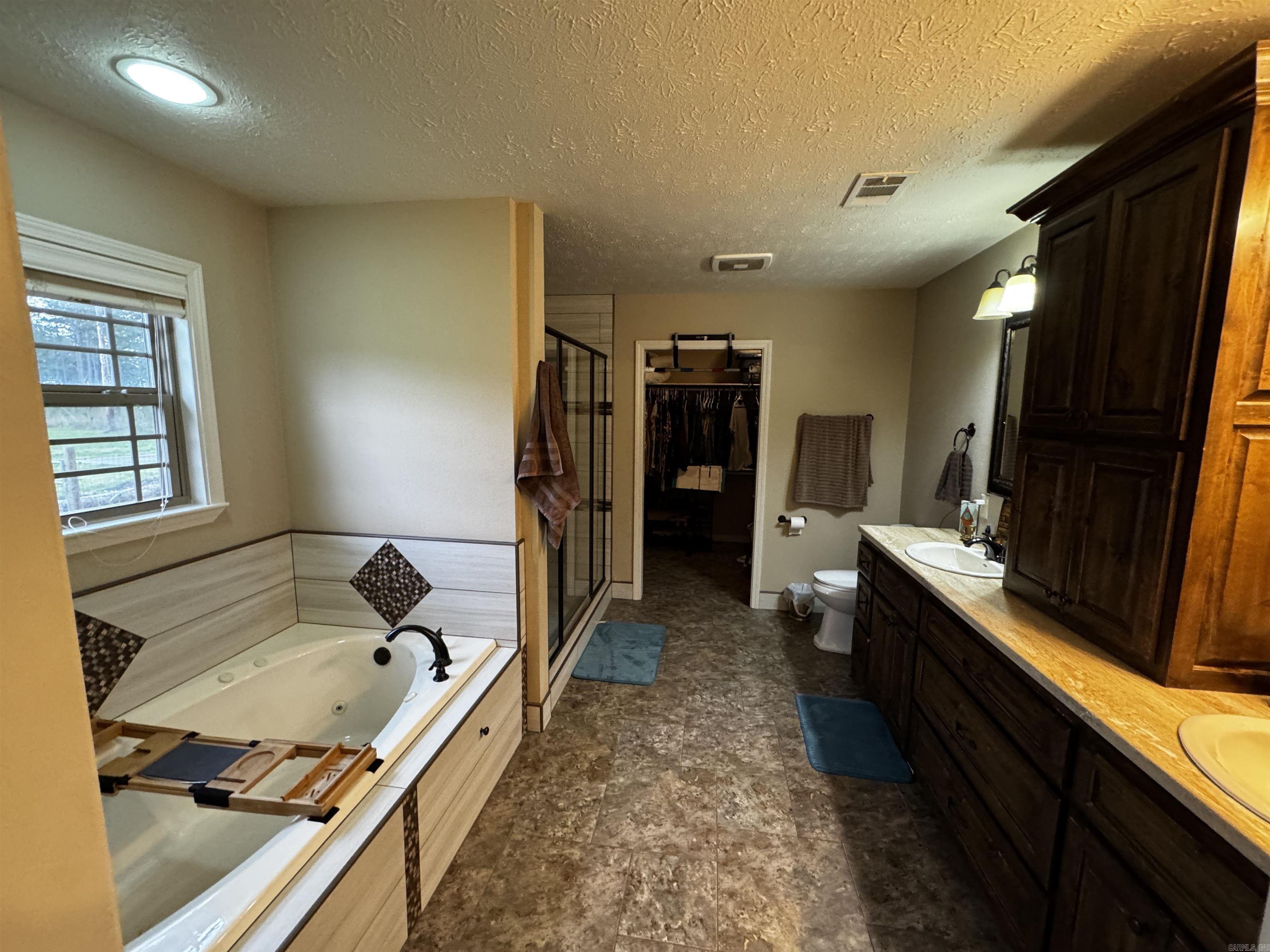 108  Crystal Valley  Searcy, AR