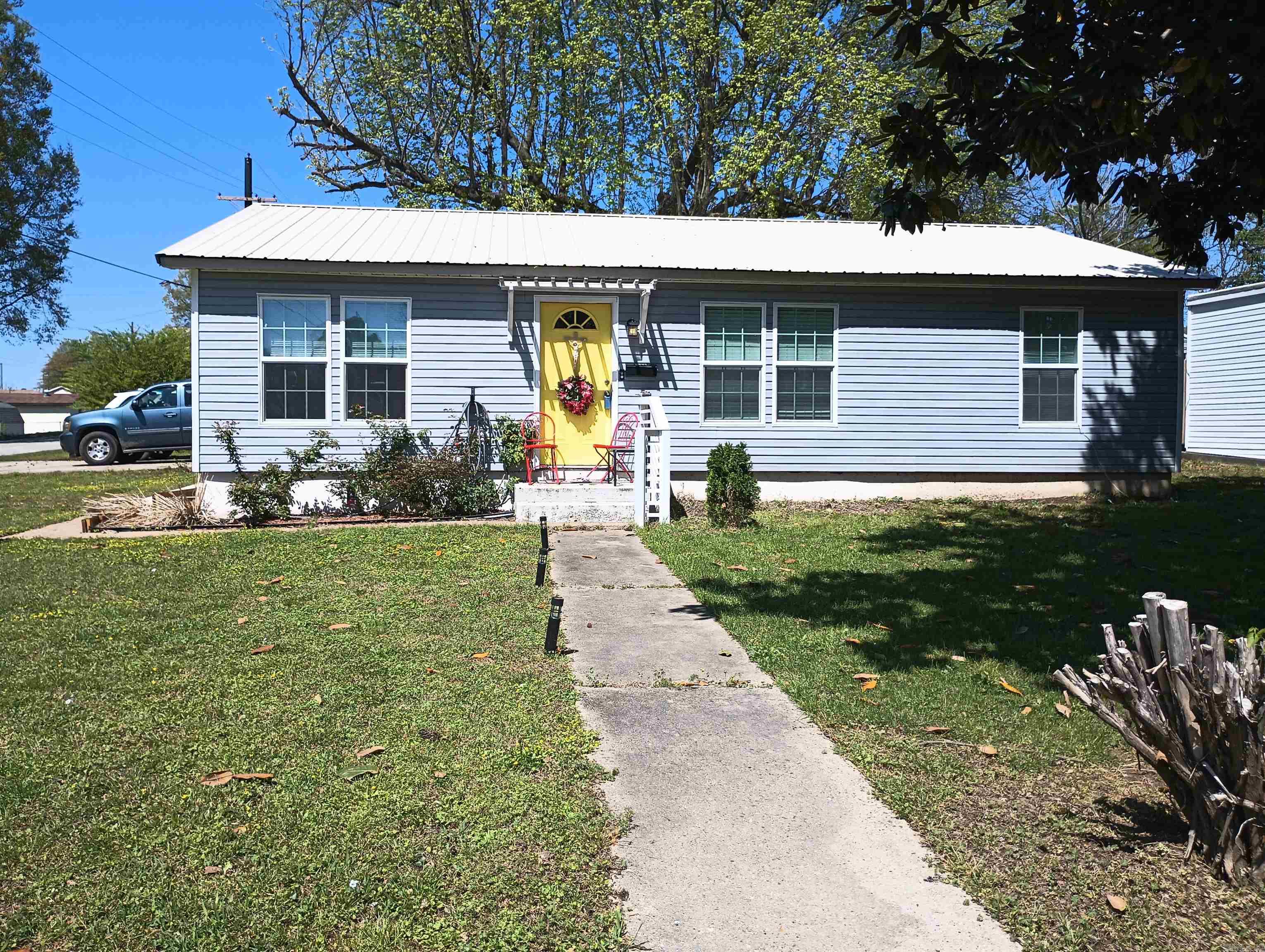 911 W Park  Paragould, AR