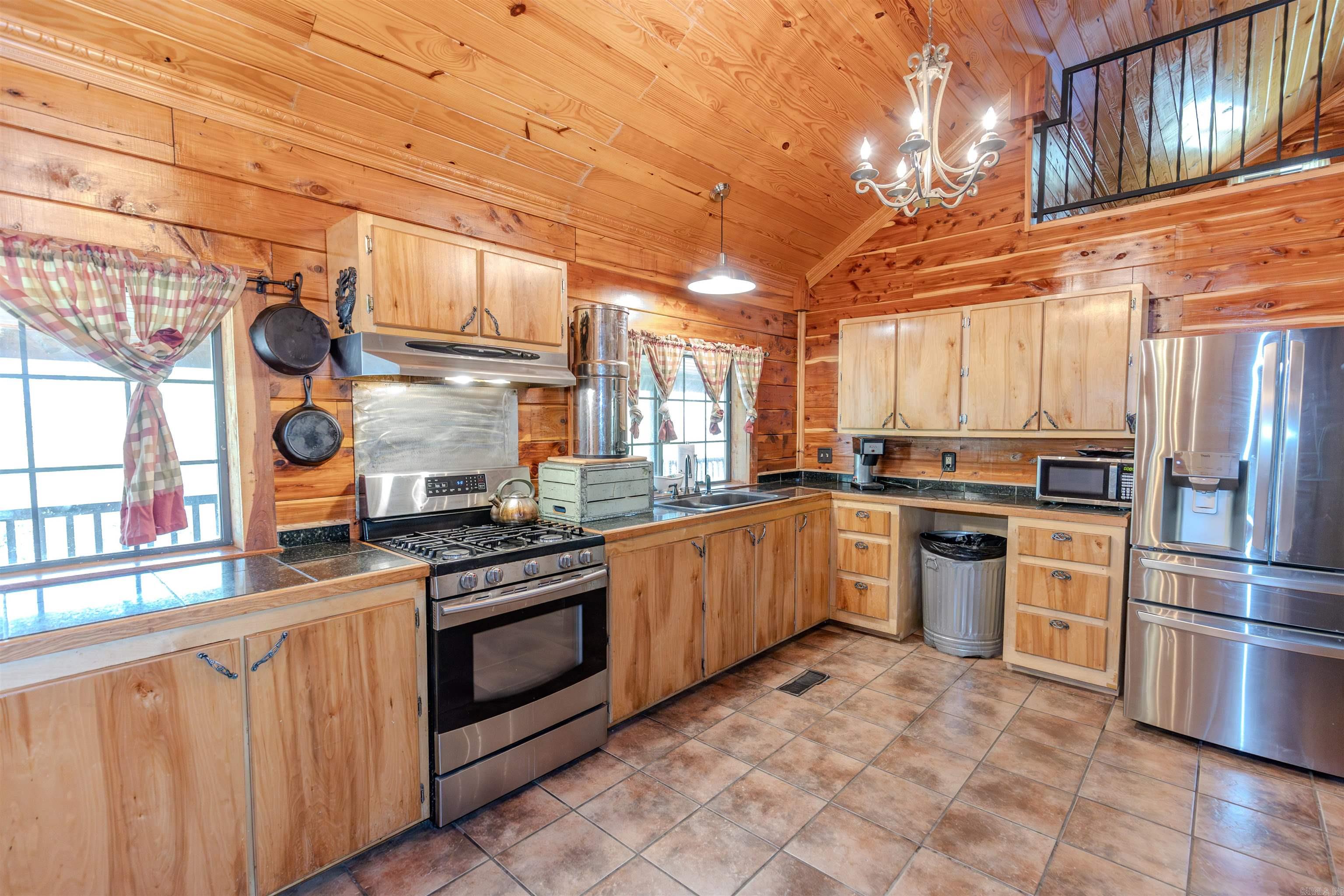 208  Mountain  Perryville, AR
