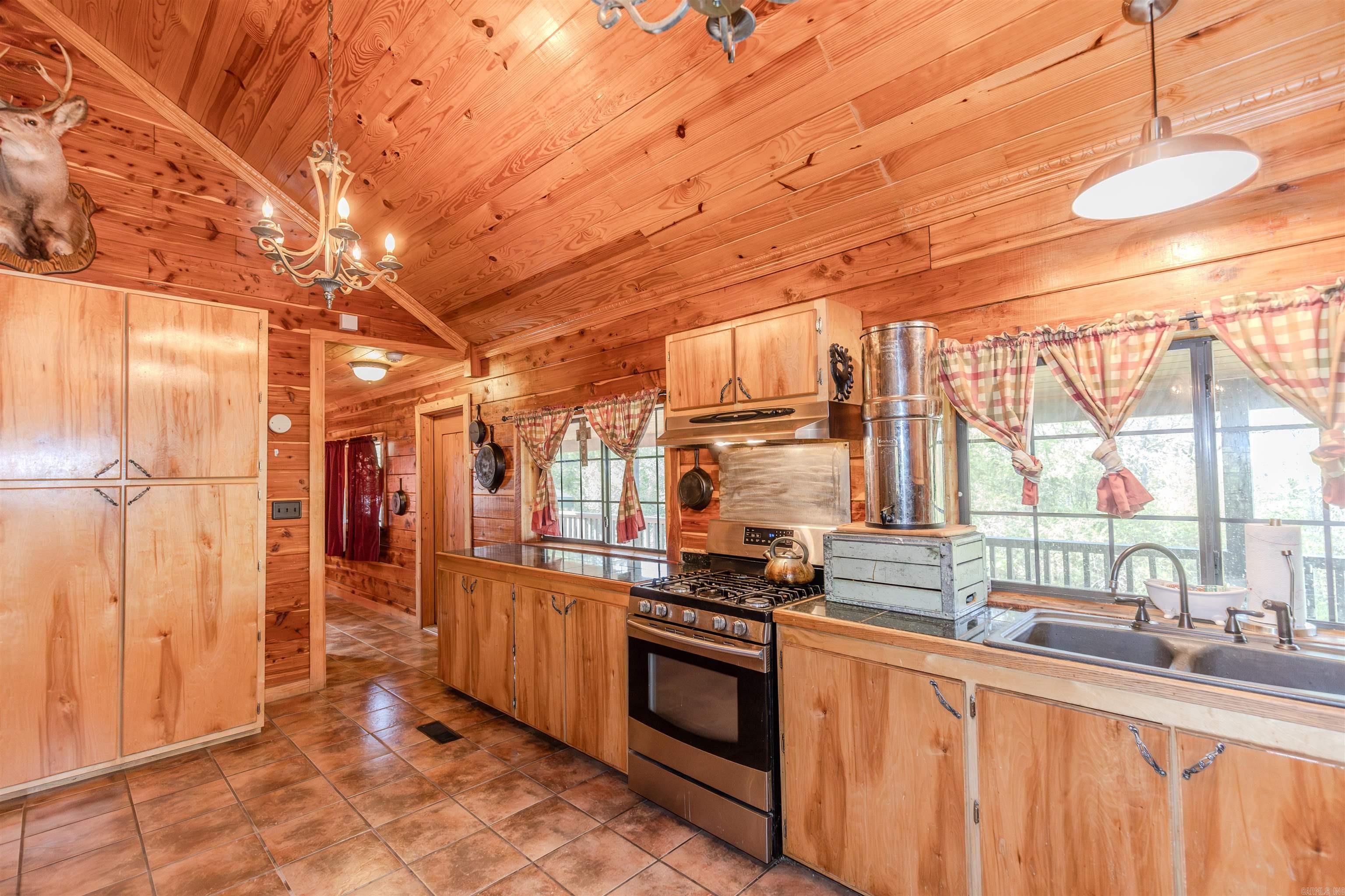 208  Mountain  Perryville, AR