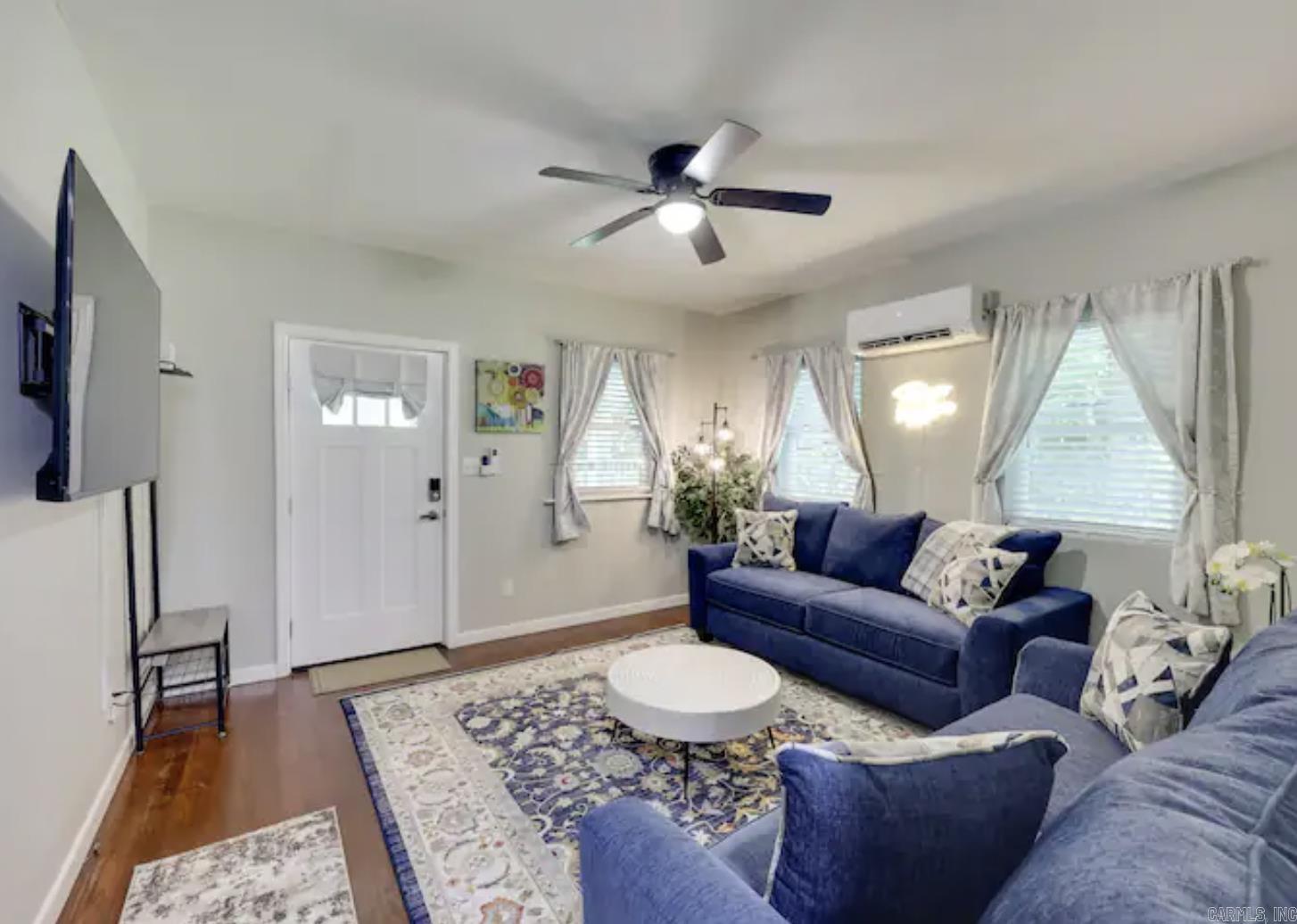 110  Palm  Hot Springs, AR