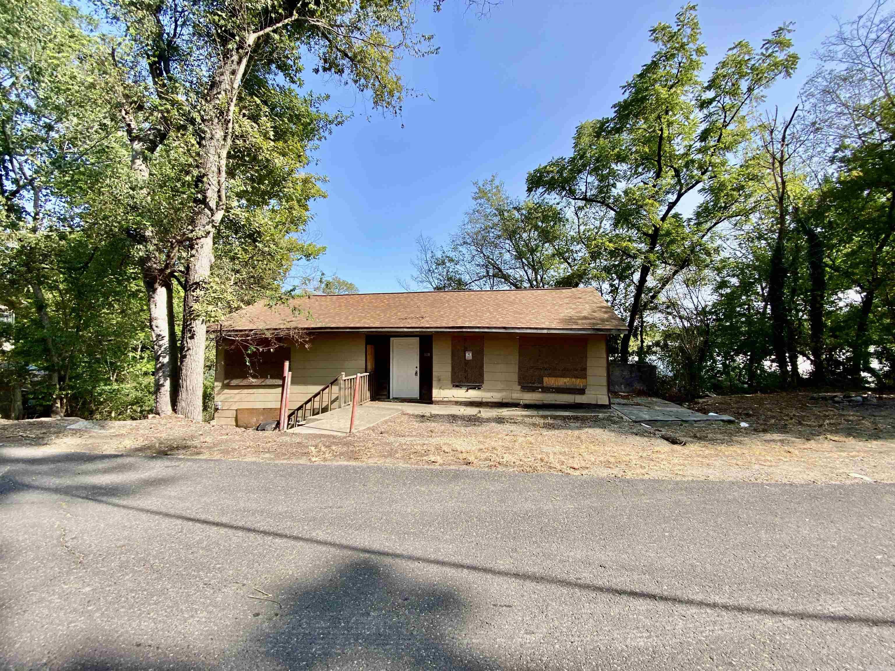 111  Shadow  Hot Springs, AR