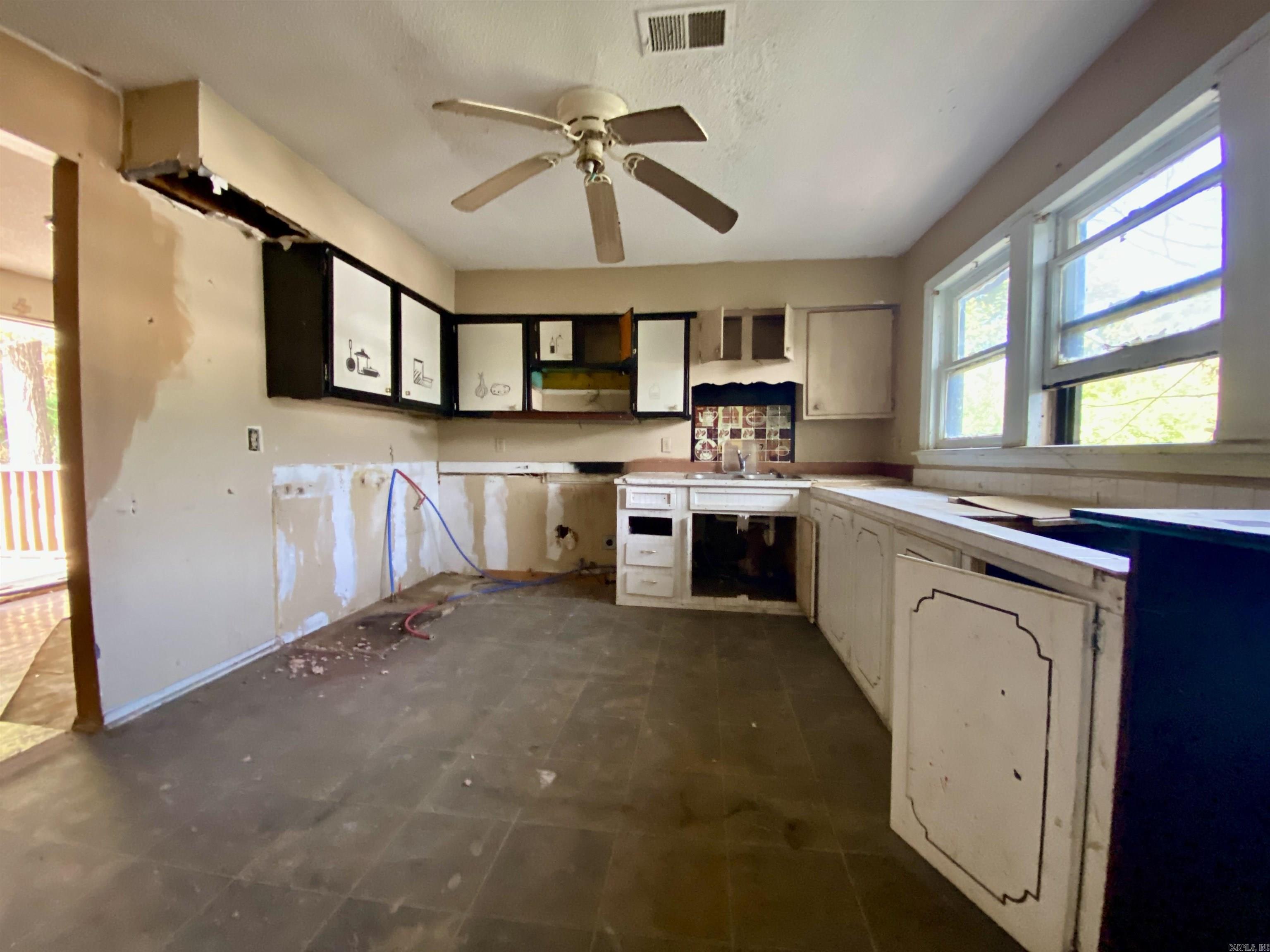 111  Shadow  Hot Springs, AR