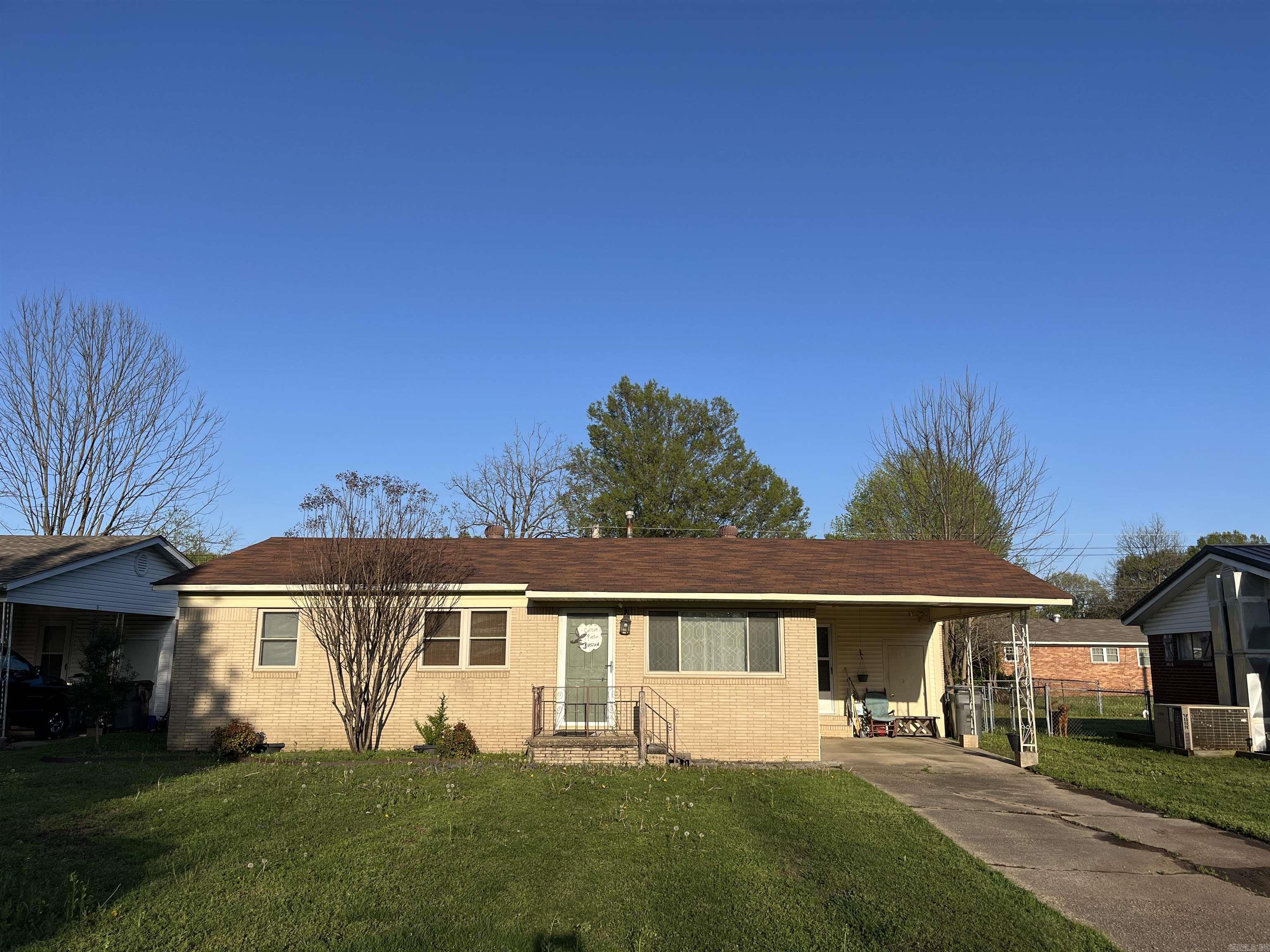 513 N 9 1/2  Paragould, AR