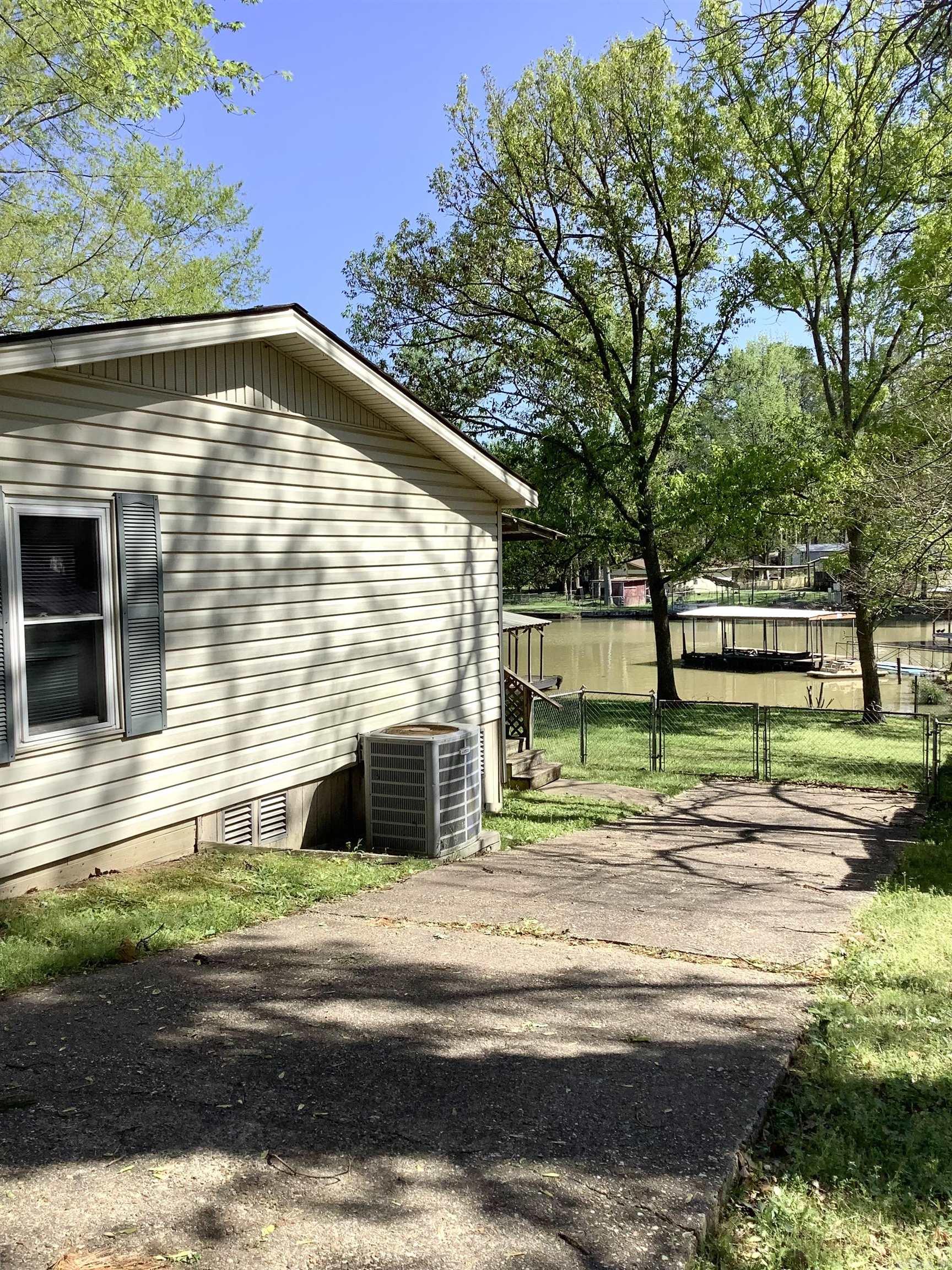 217  Iroquois  Royal, AR