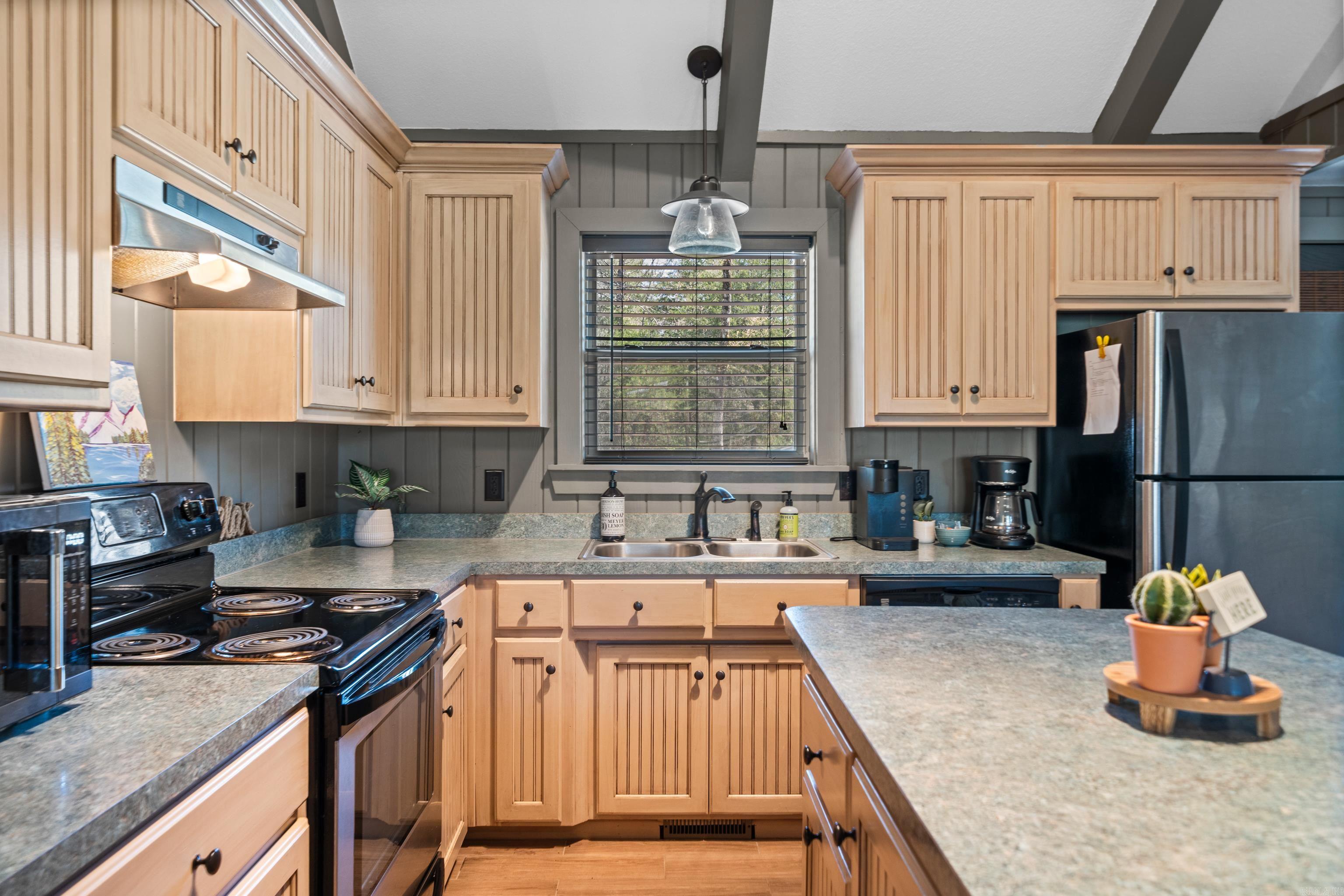 136  Shady Oak  Hot Springs, AR