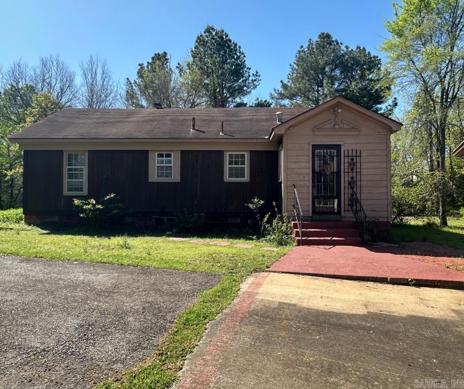 1014  N 3RD ST  Morrilton, AR