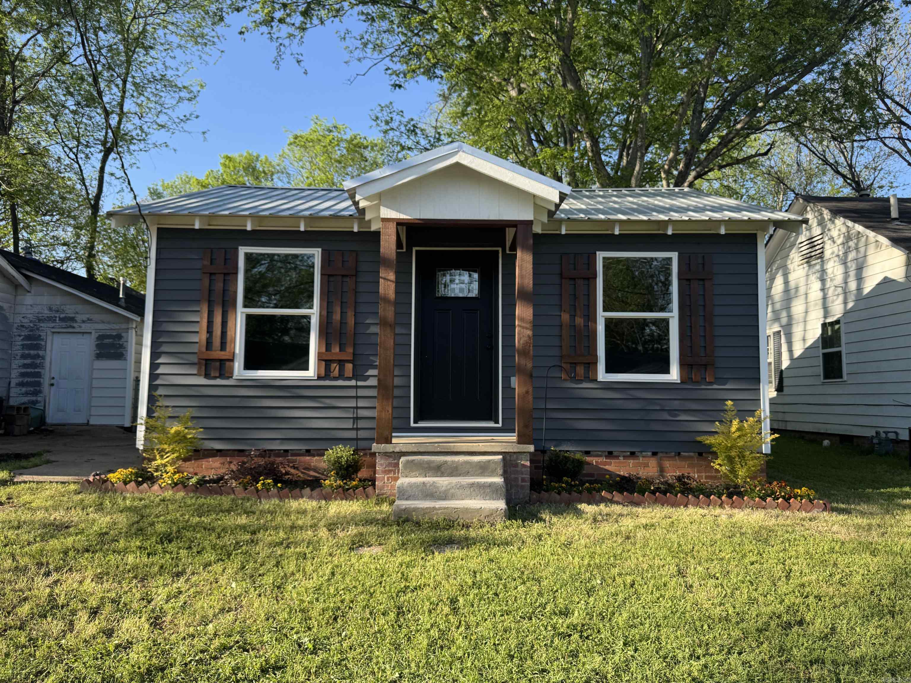724 W Hazel St  Benton, AR