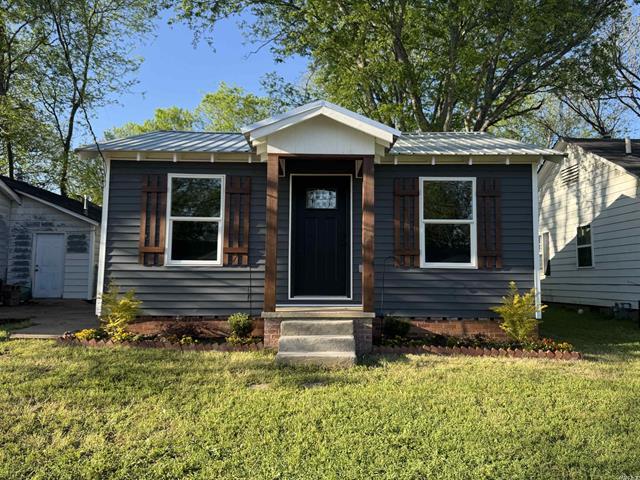 724 W Hazel St  Benton, AR