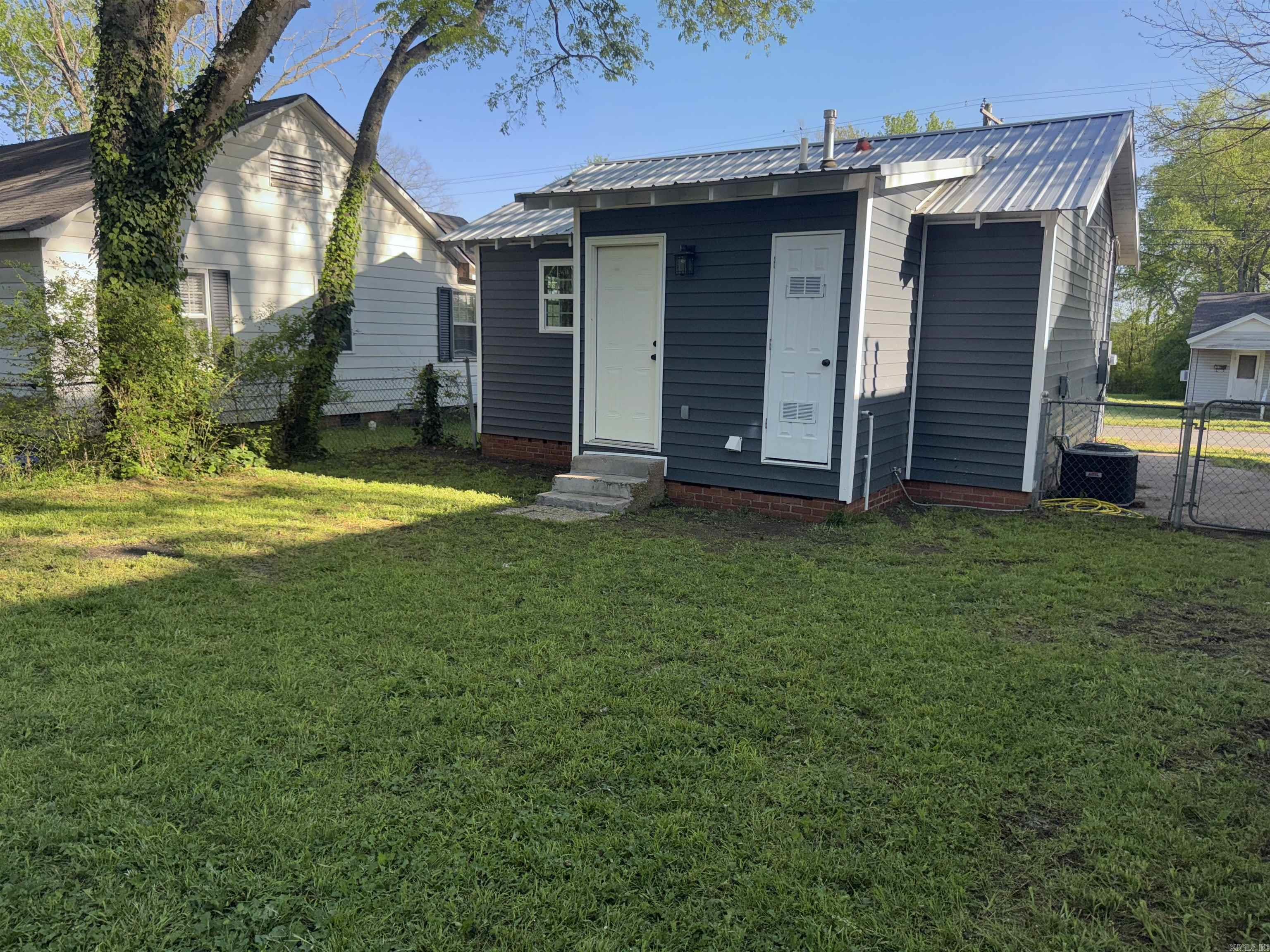 724 W Hazel St  Benton, AR