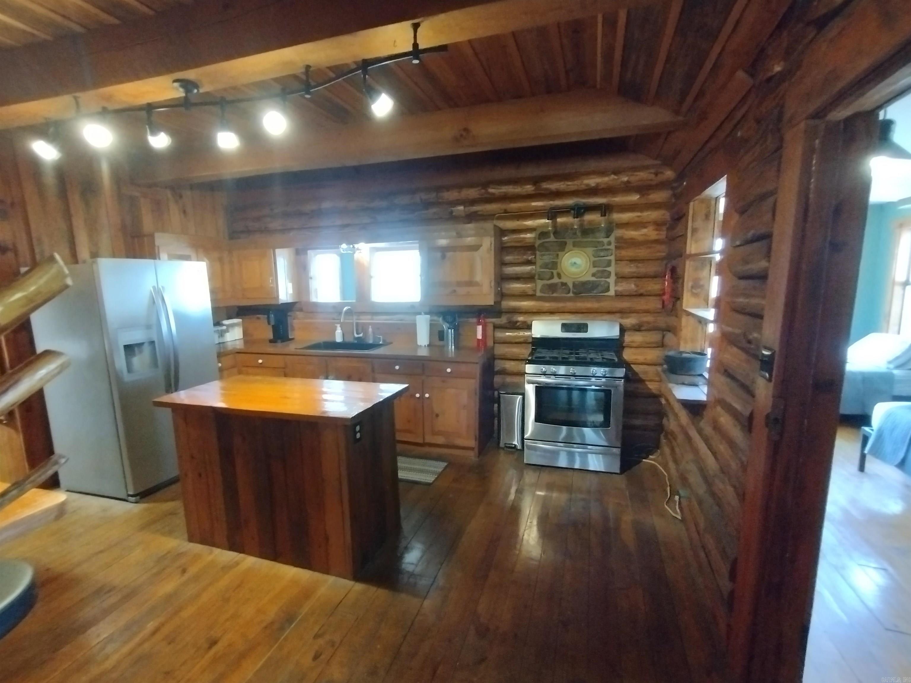 709  Jones RD  Mountain View, AR