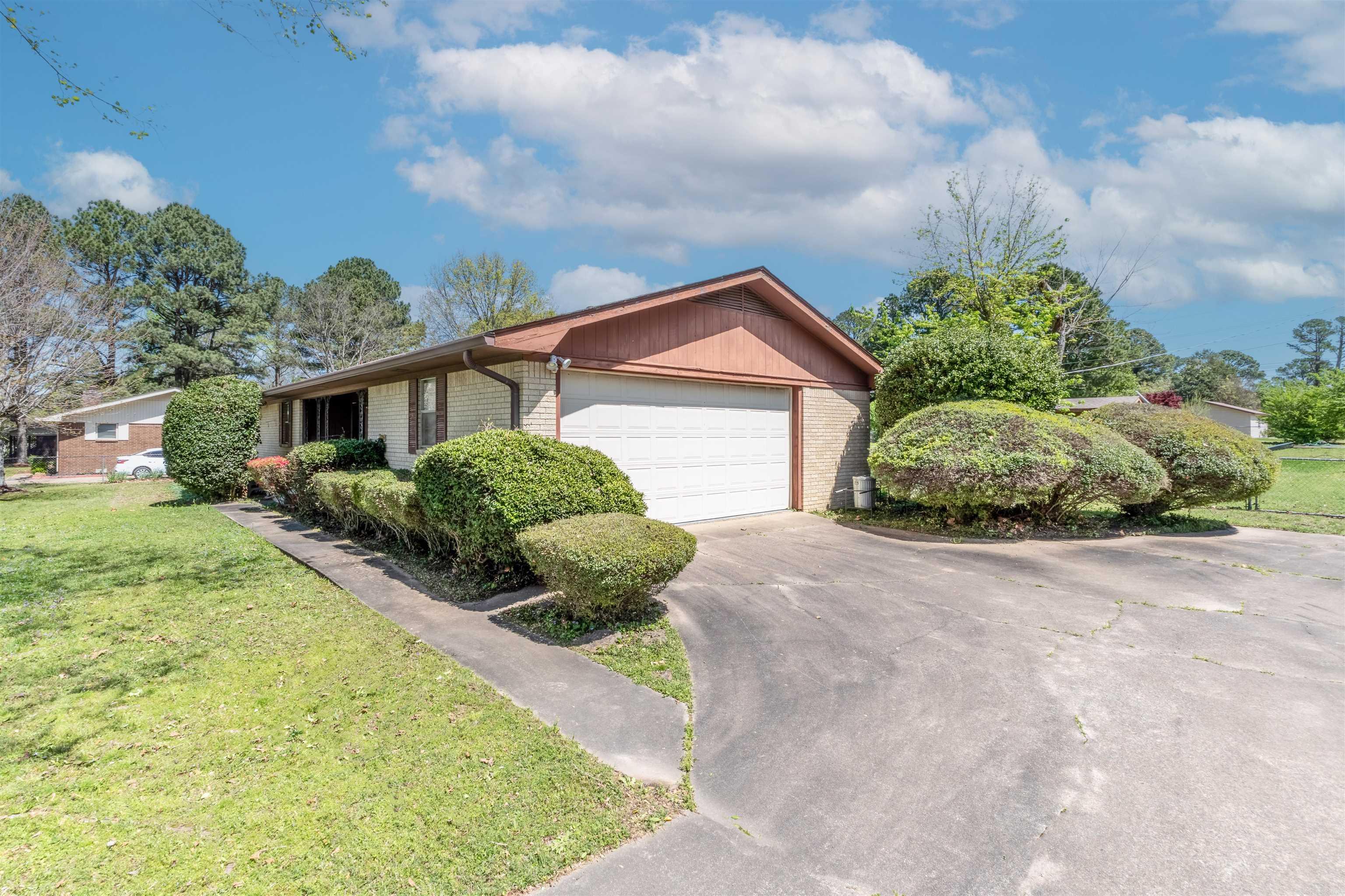 1215 N Broadway  Heber Springs, AR