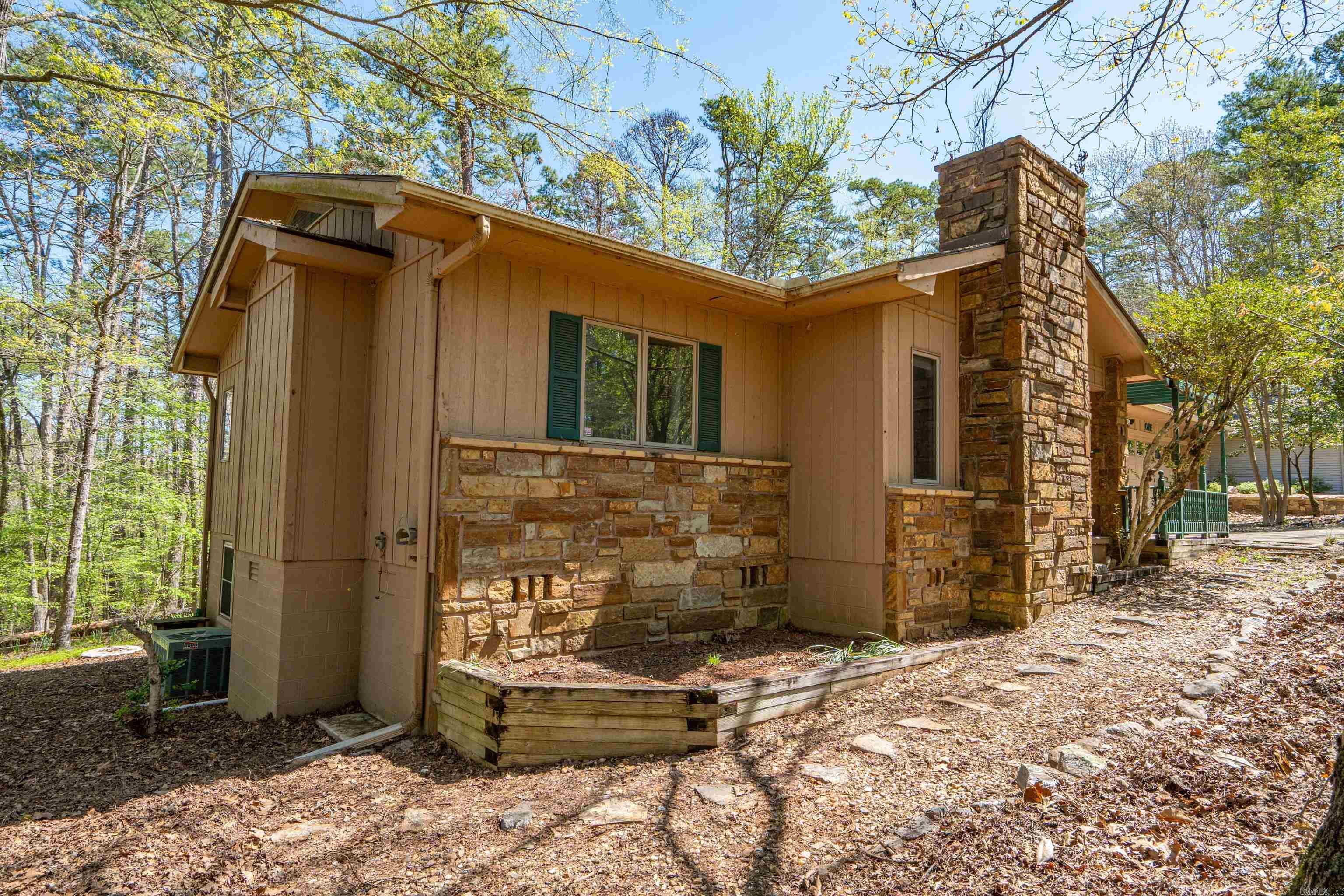 1  Lerida Ln  Hot Springs, AR