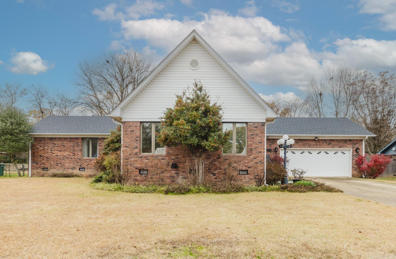 521 W Cross  Benton, AR