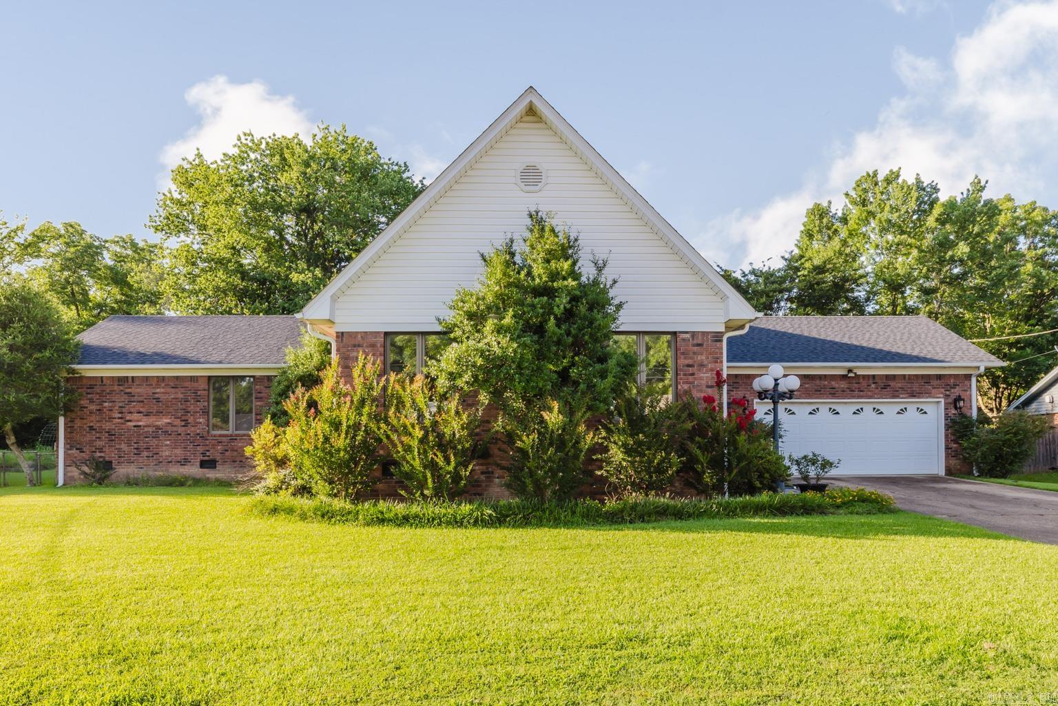 521 W Cross Street Benton, AR 72015