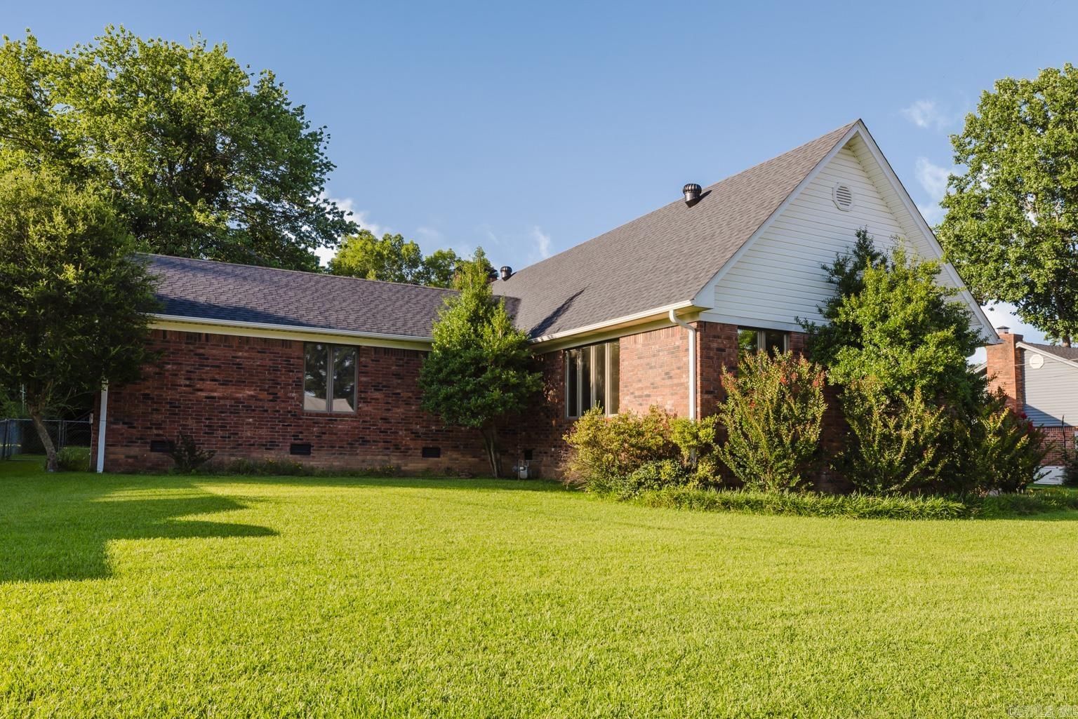 521 W Cross Street Benton, AR 72015