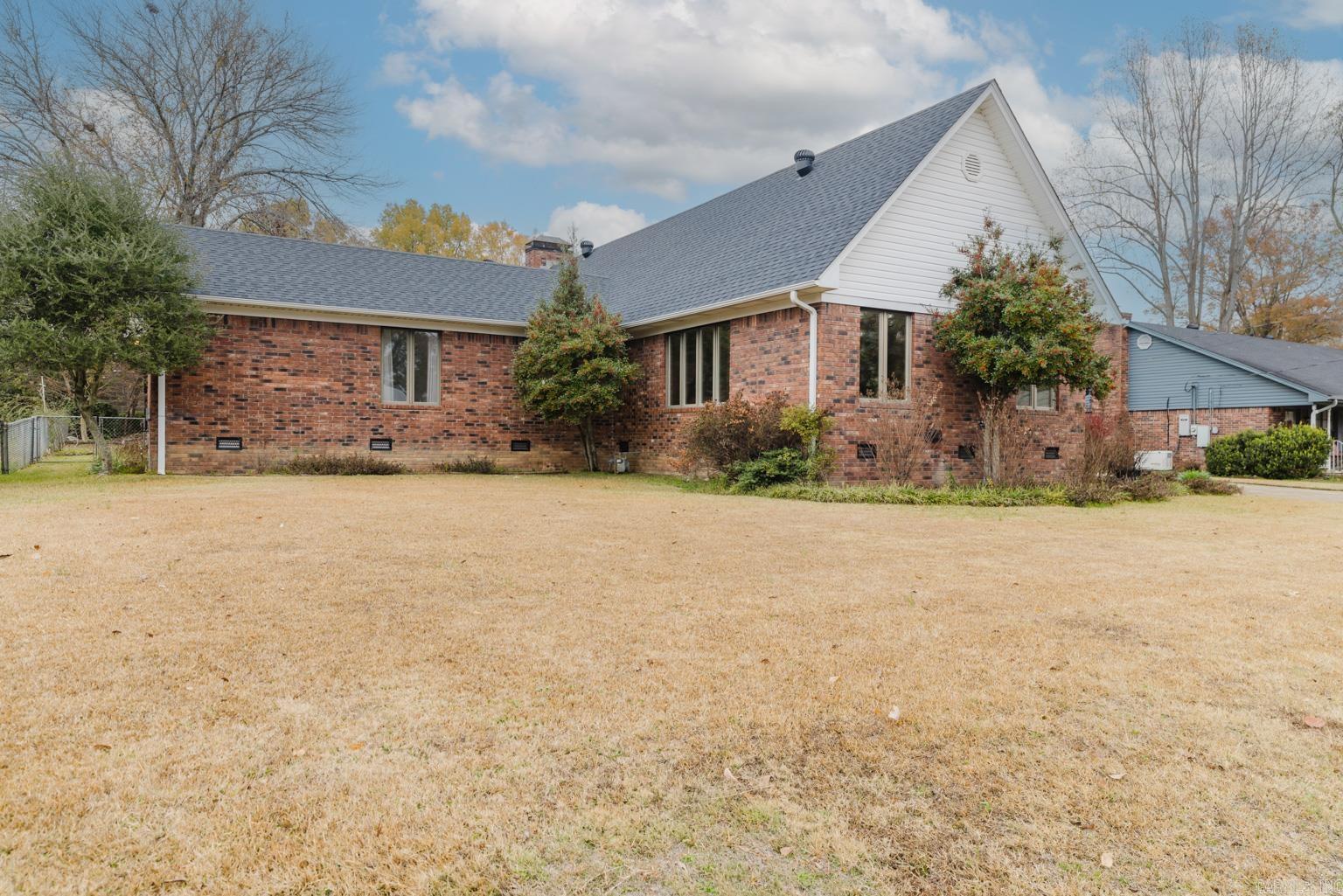 521 W Cross  Benton, AR