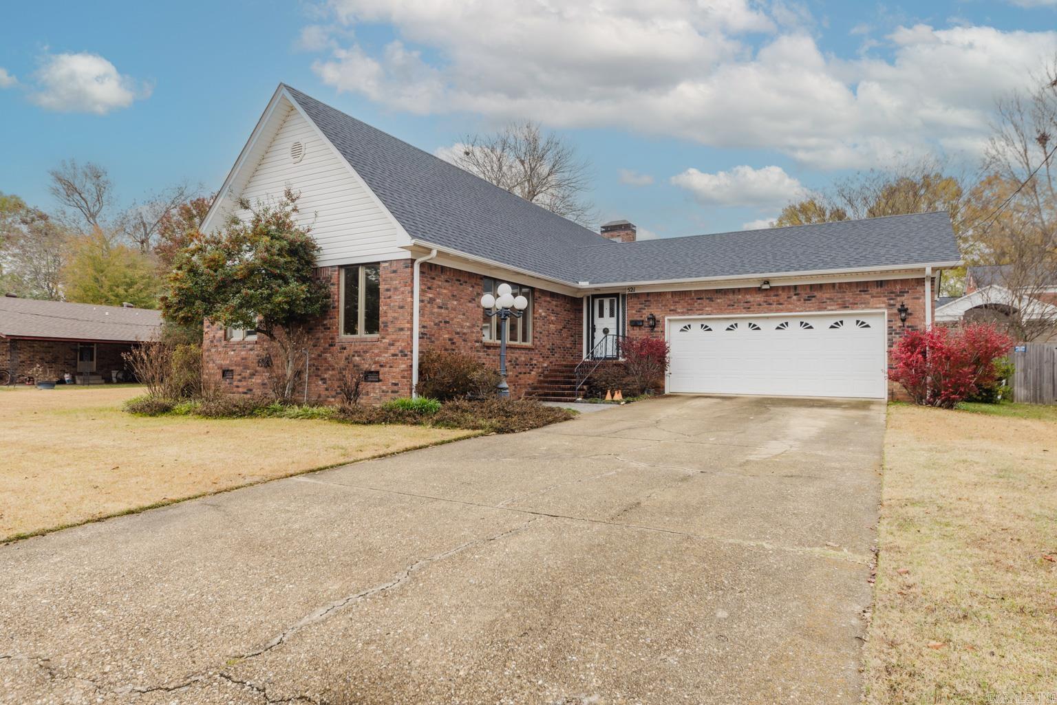 521 W Cross  Benton, AR