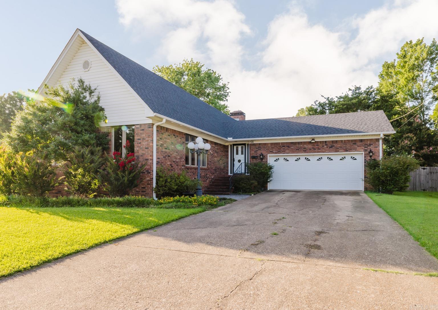 521 W Cross Street Benton, AR 72015
