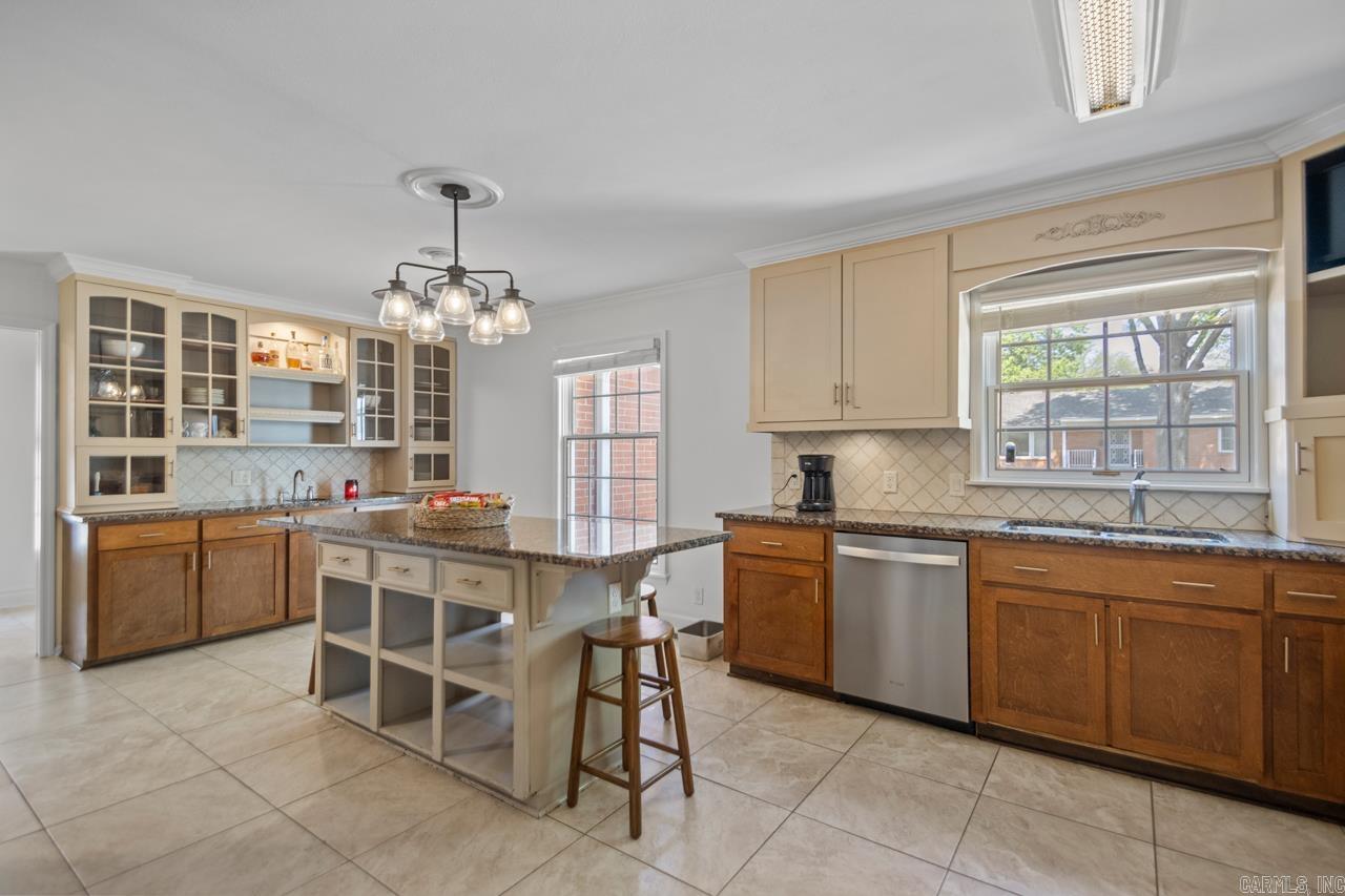 512 W North  Benton, AR