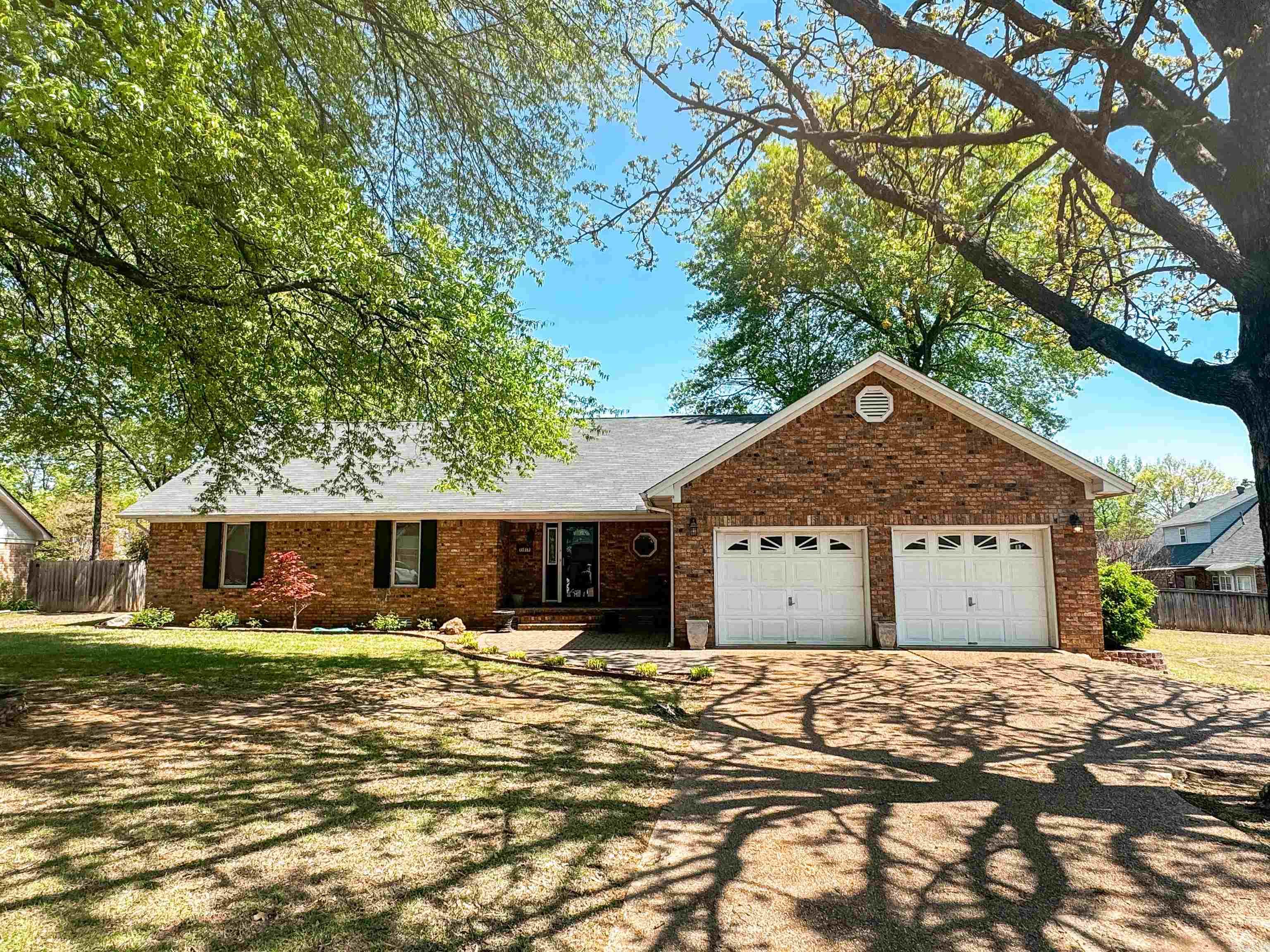 202  Live Oak  Searcy, AR