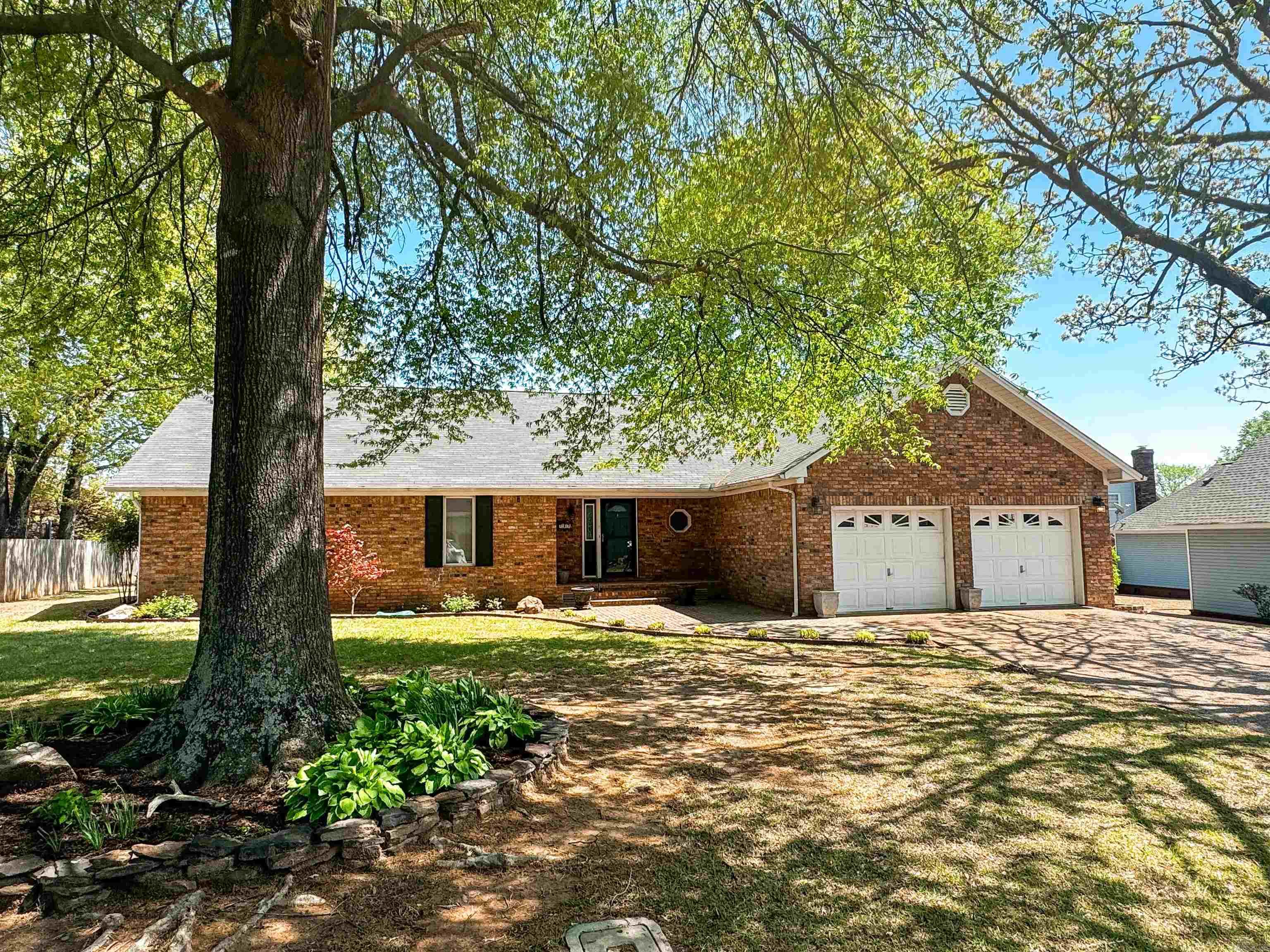 202  Live Oak  Searcy, AR
