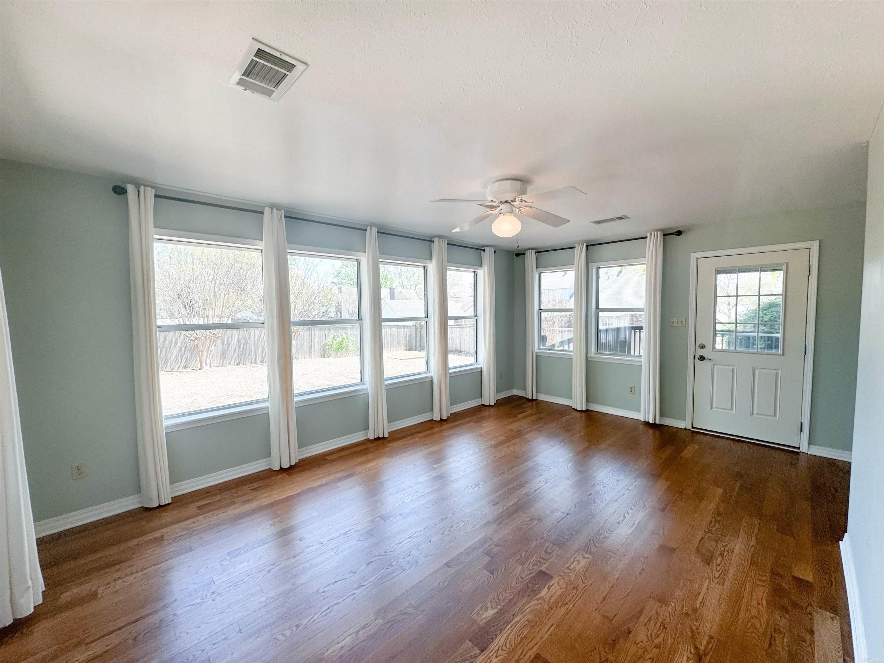 202  Live Oak  Searcy, AR