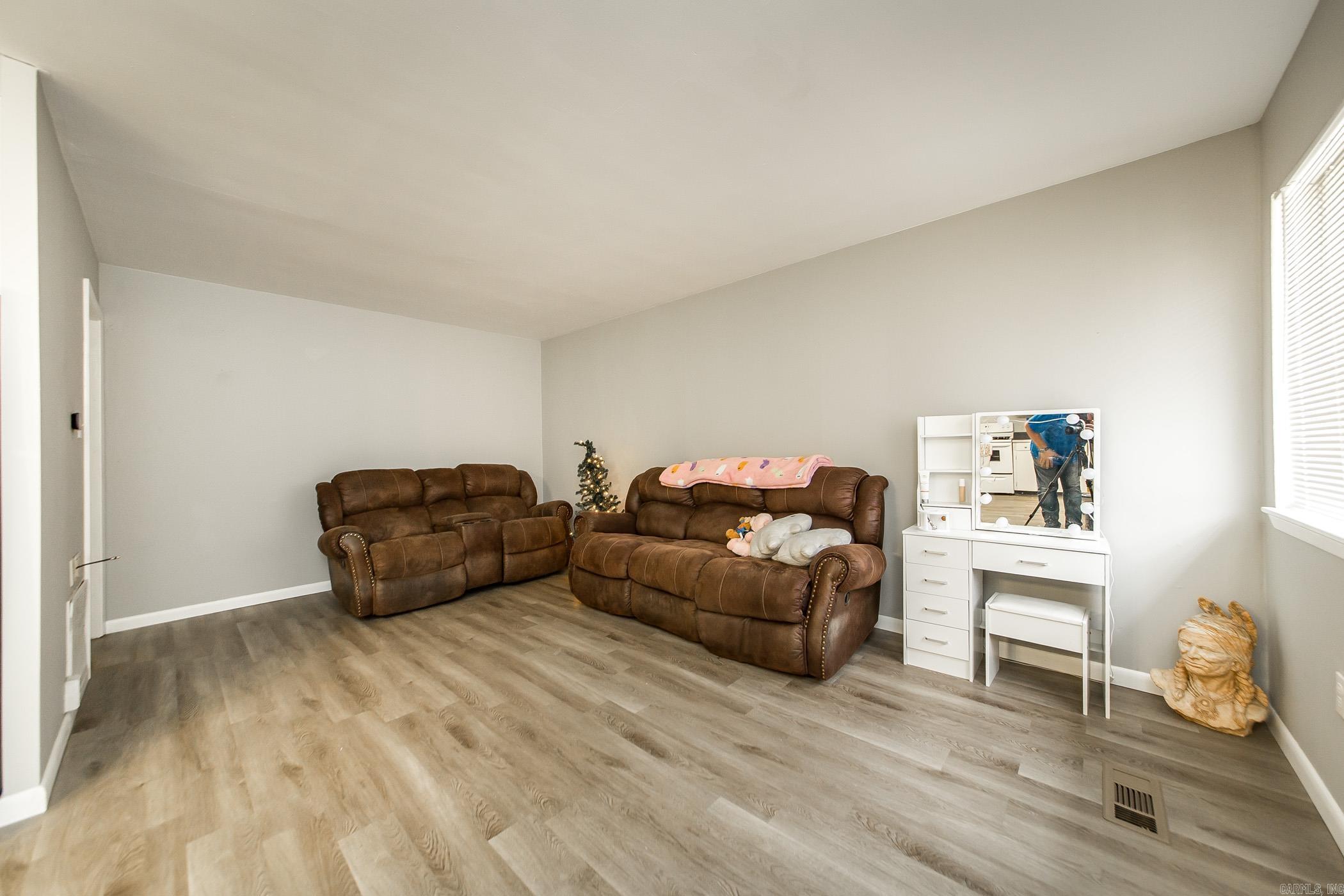 7608  T  Little Rock, AR