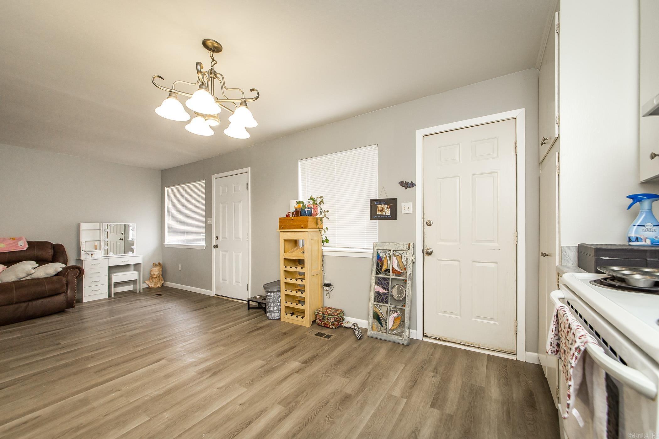 7608  T  Little Rock, AR