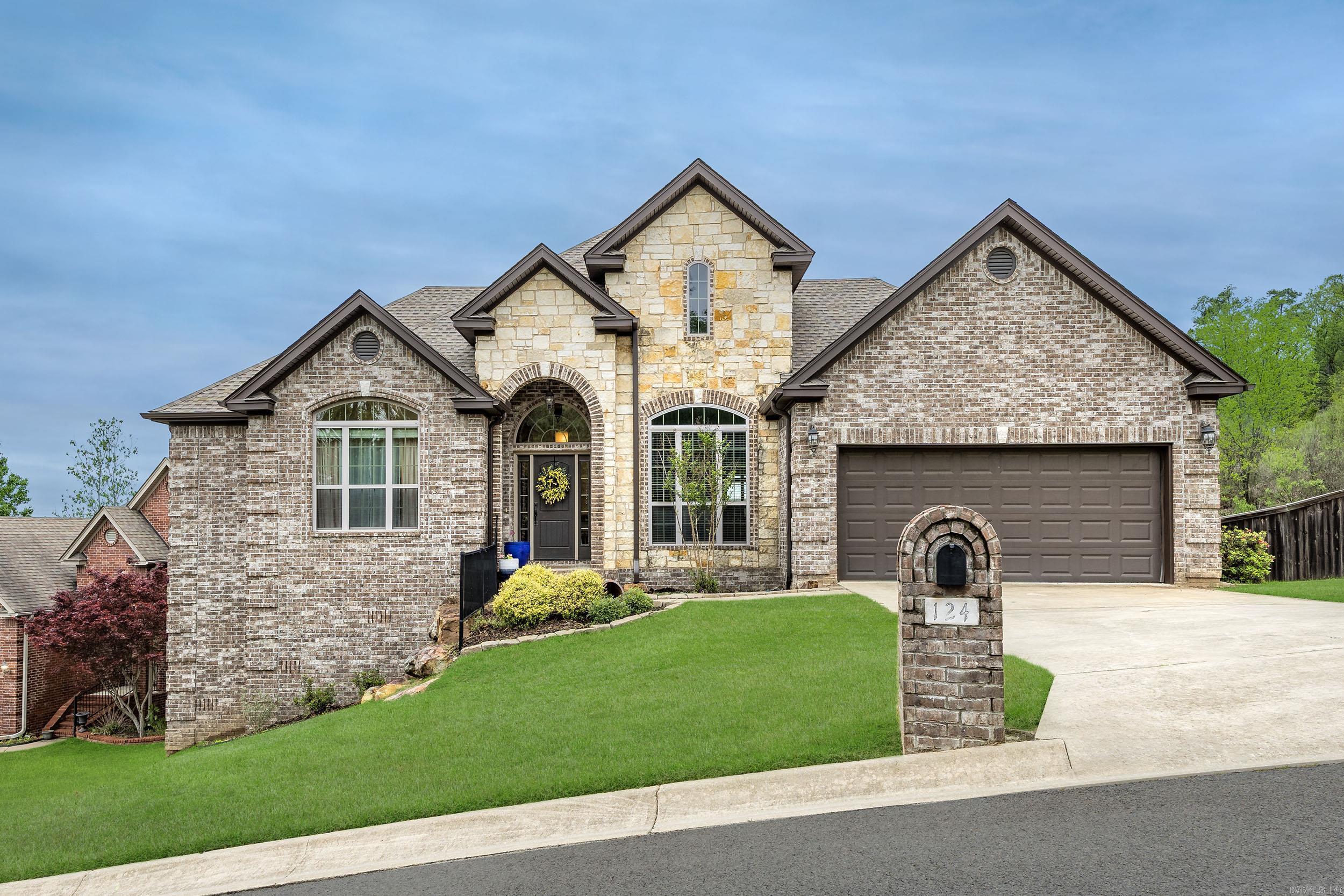 124  Crestview Dr  Maumelle, AR