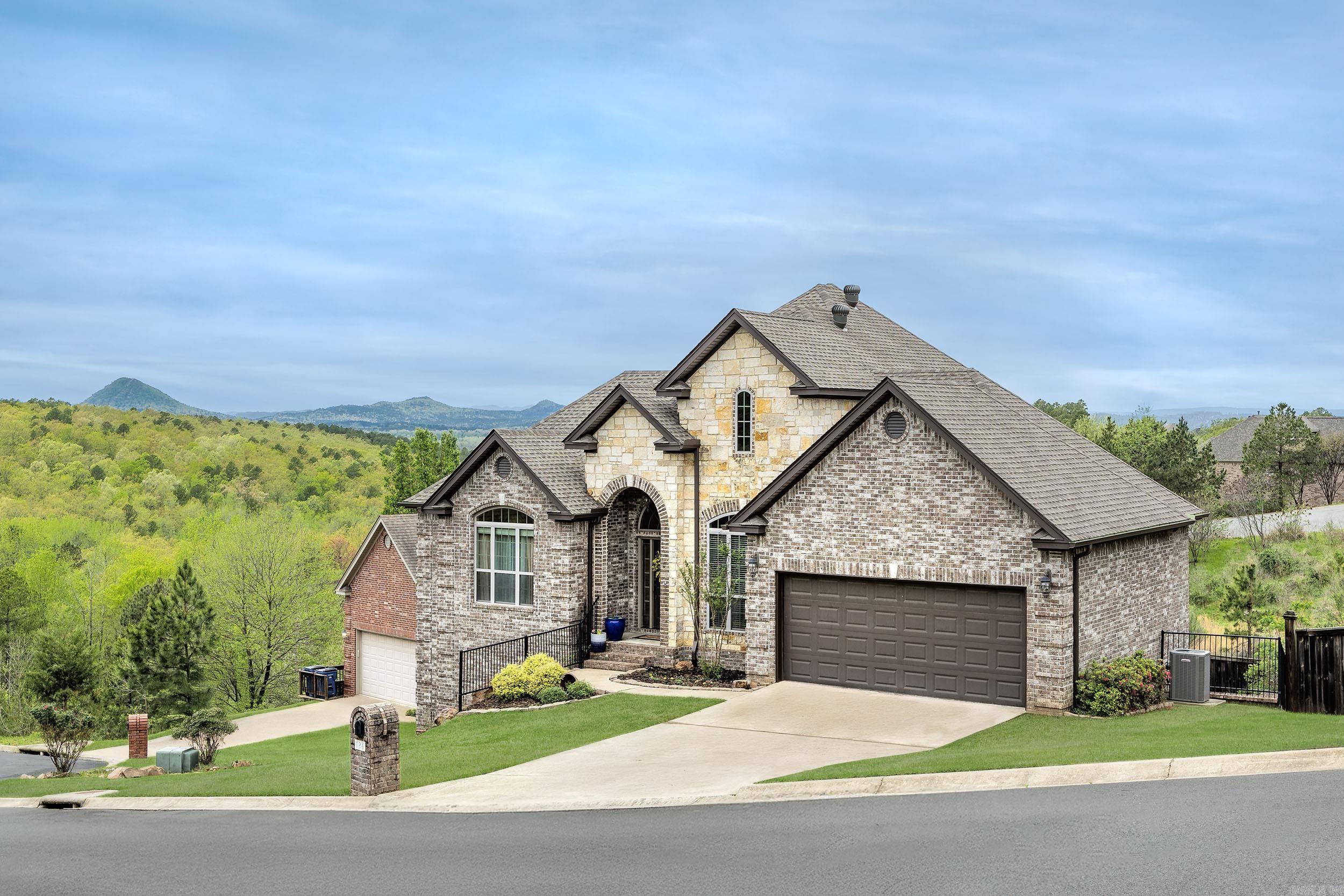 124  Crestview Dr  Maumelle, AR