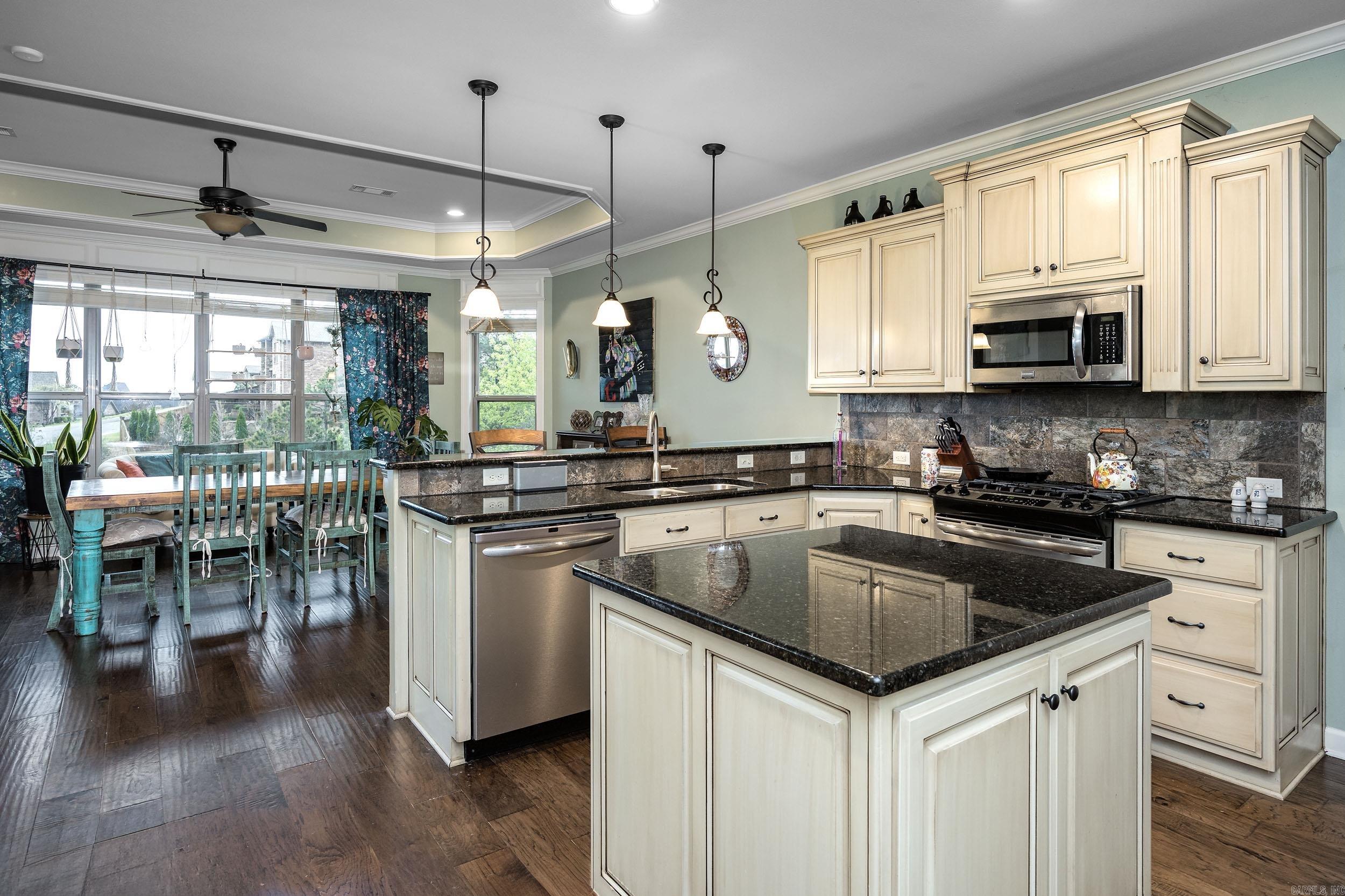 124  Crestview Dr  Maumelle, AR