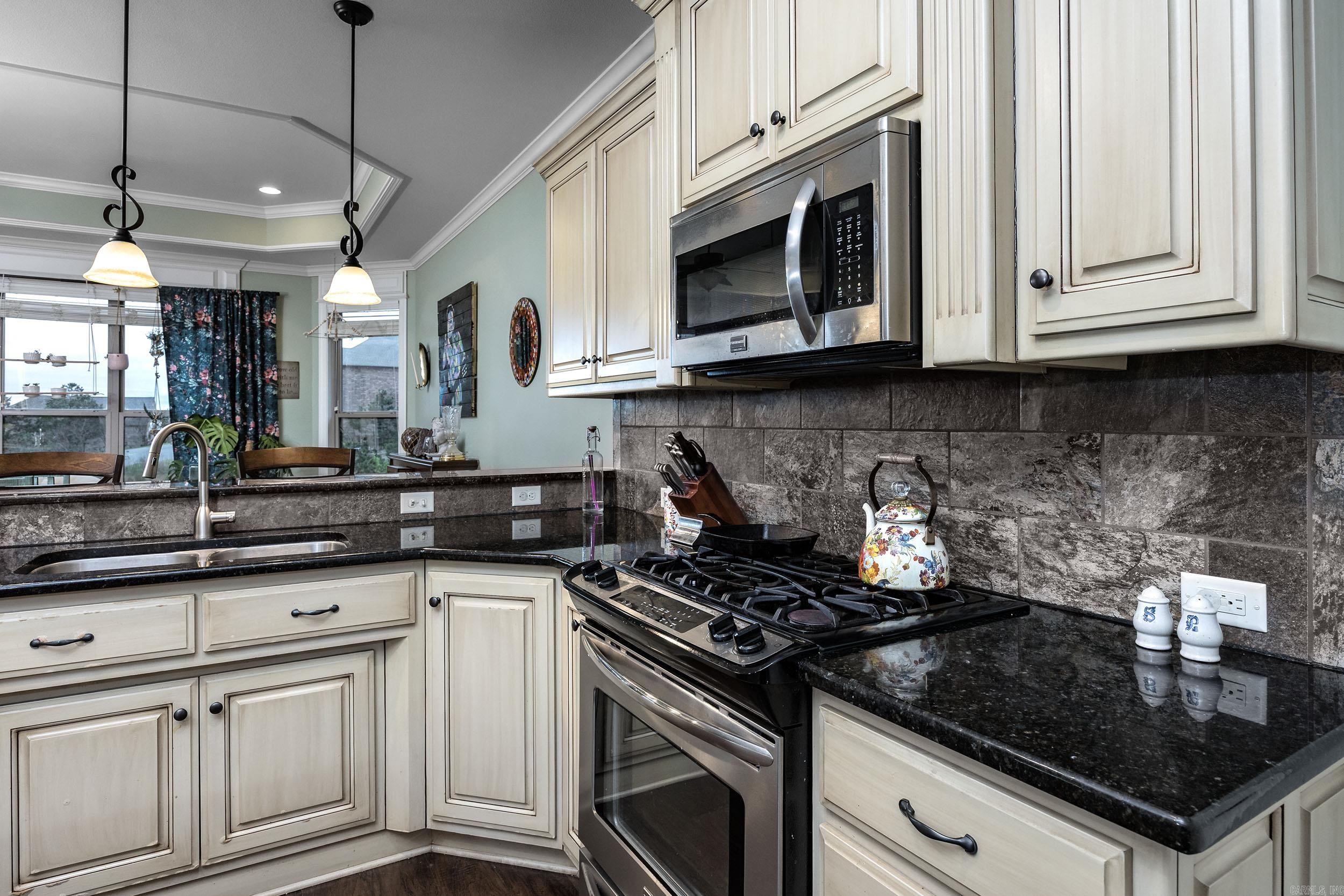 124  Crestview Dr  Maumelle, AR