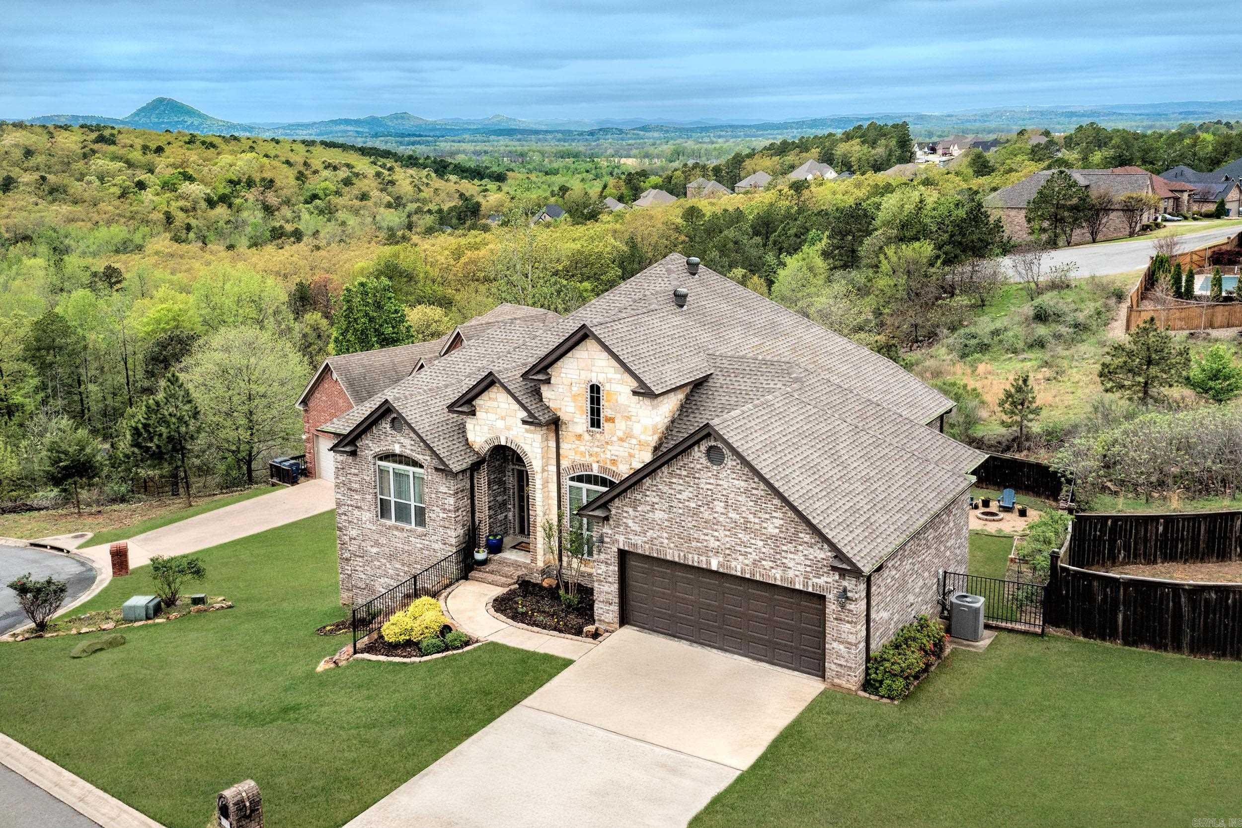 124  Crestview Dr  Maumelle, AR