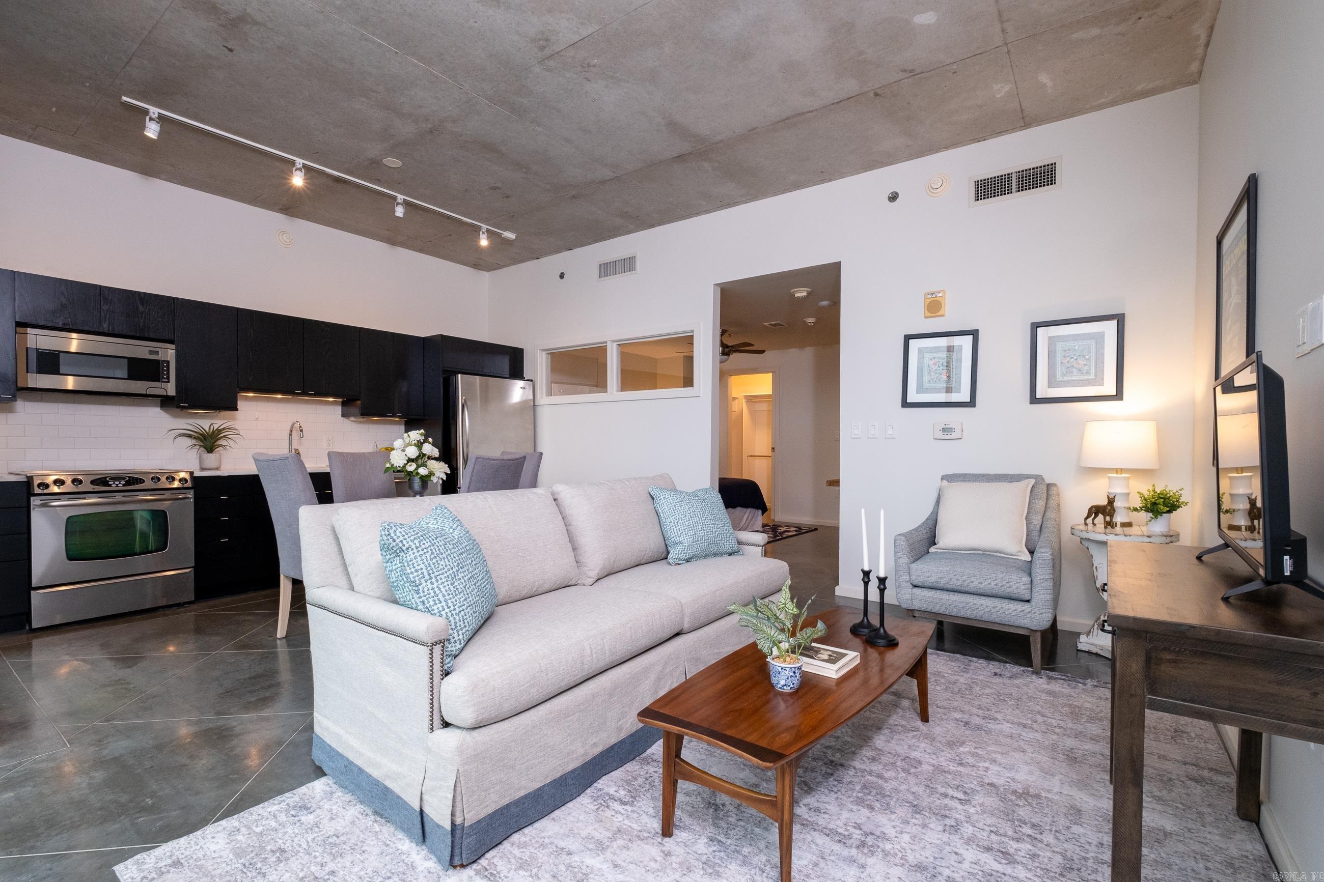 315  Rock #704 Little Rock, AR