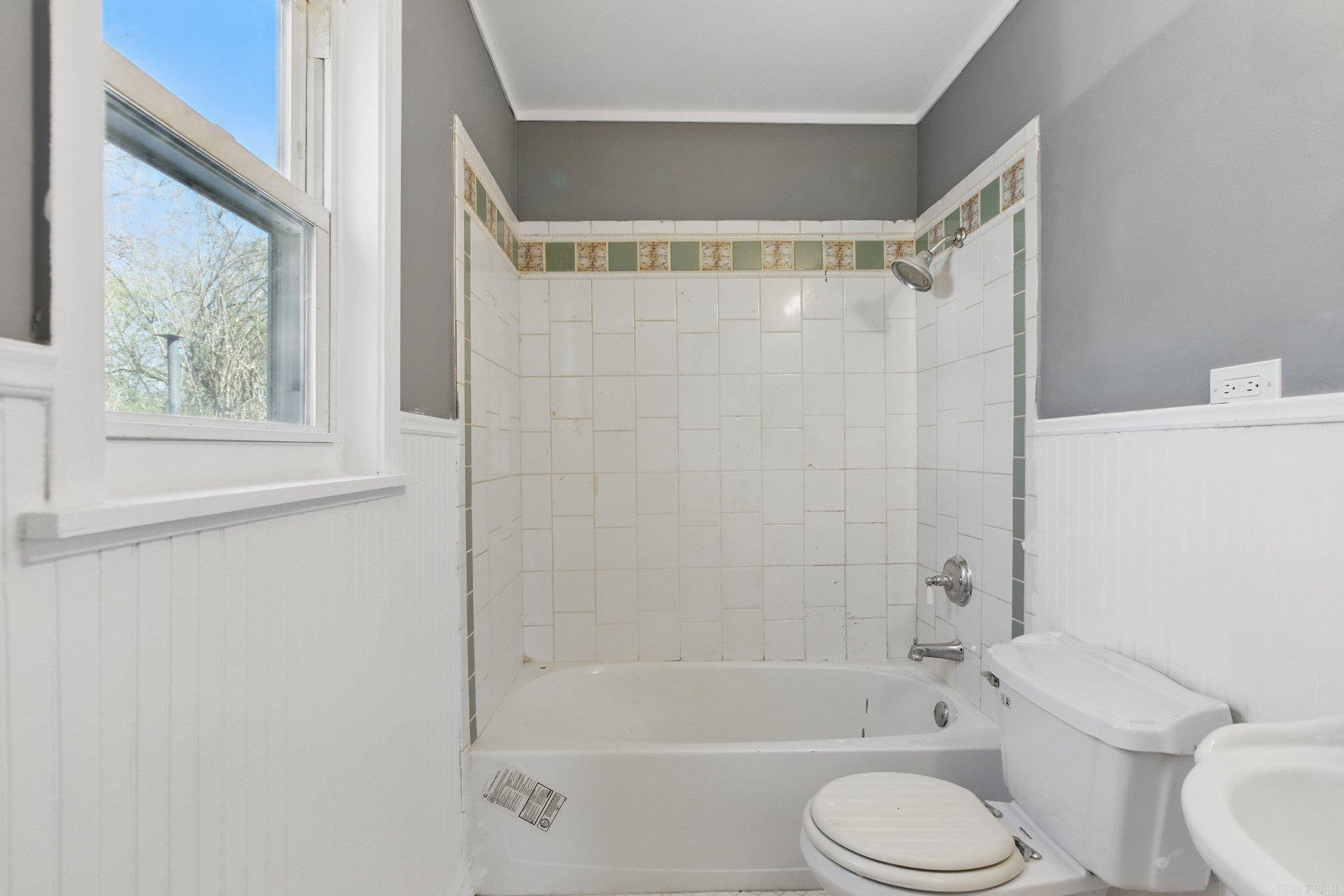 1005 W 54th  North Little Rock, AR