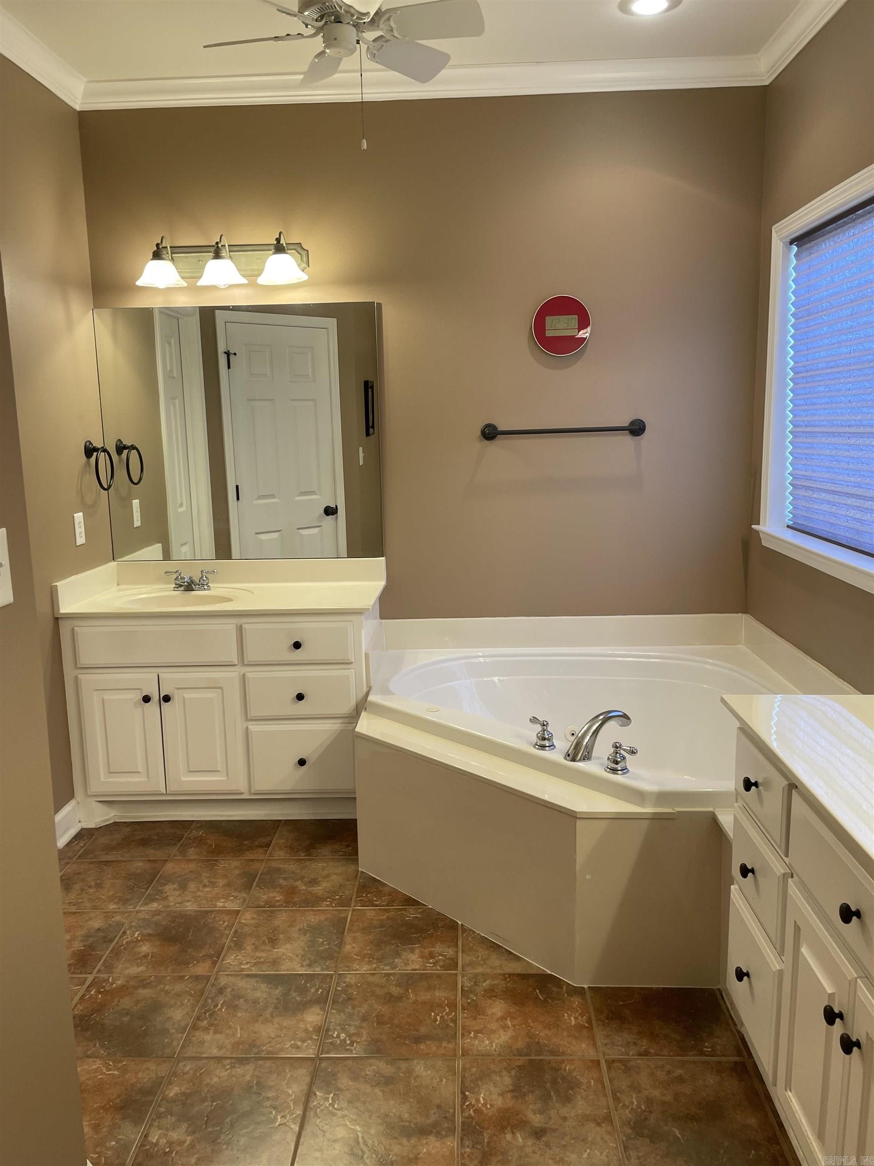 609  Earle  Benton, AR