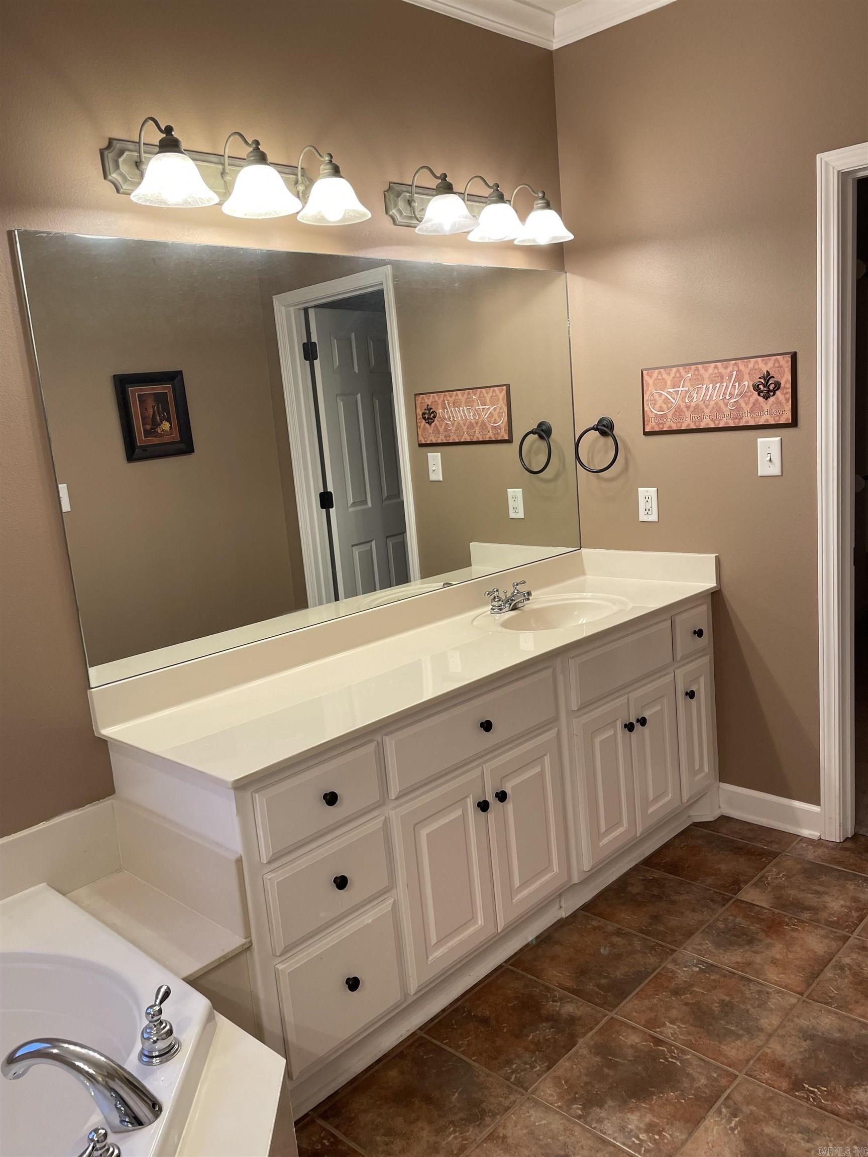 609  Earle  Benton, AR