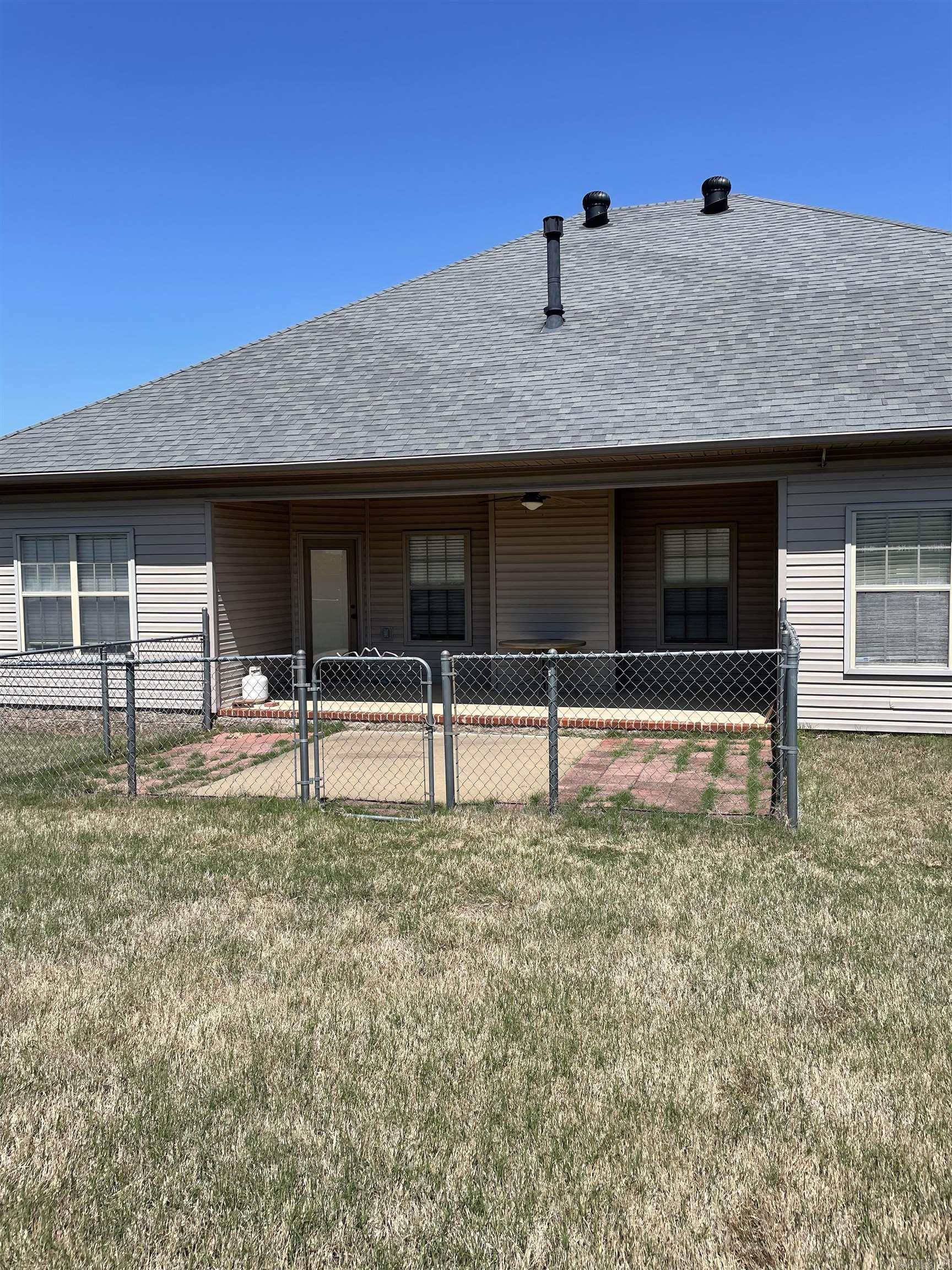 609  Earle  Benton, AR