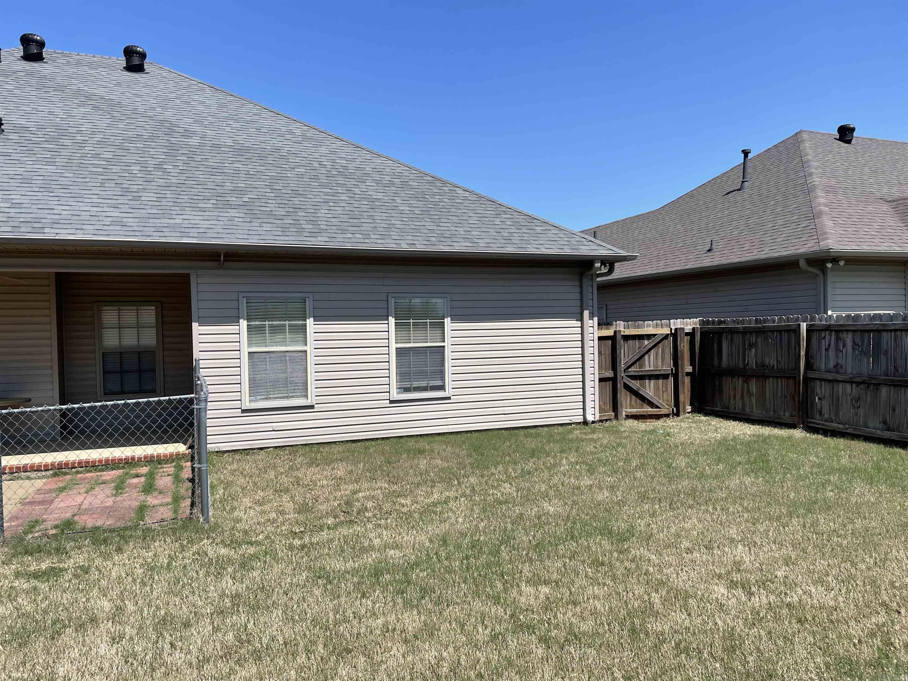 609  Earle  Benton, AR