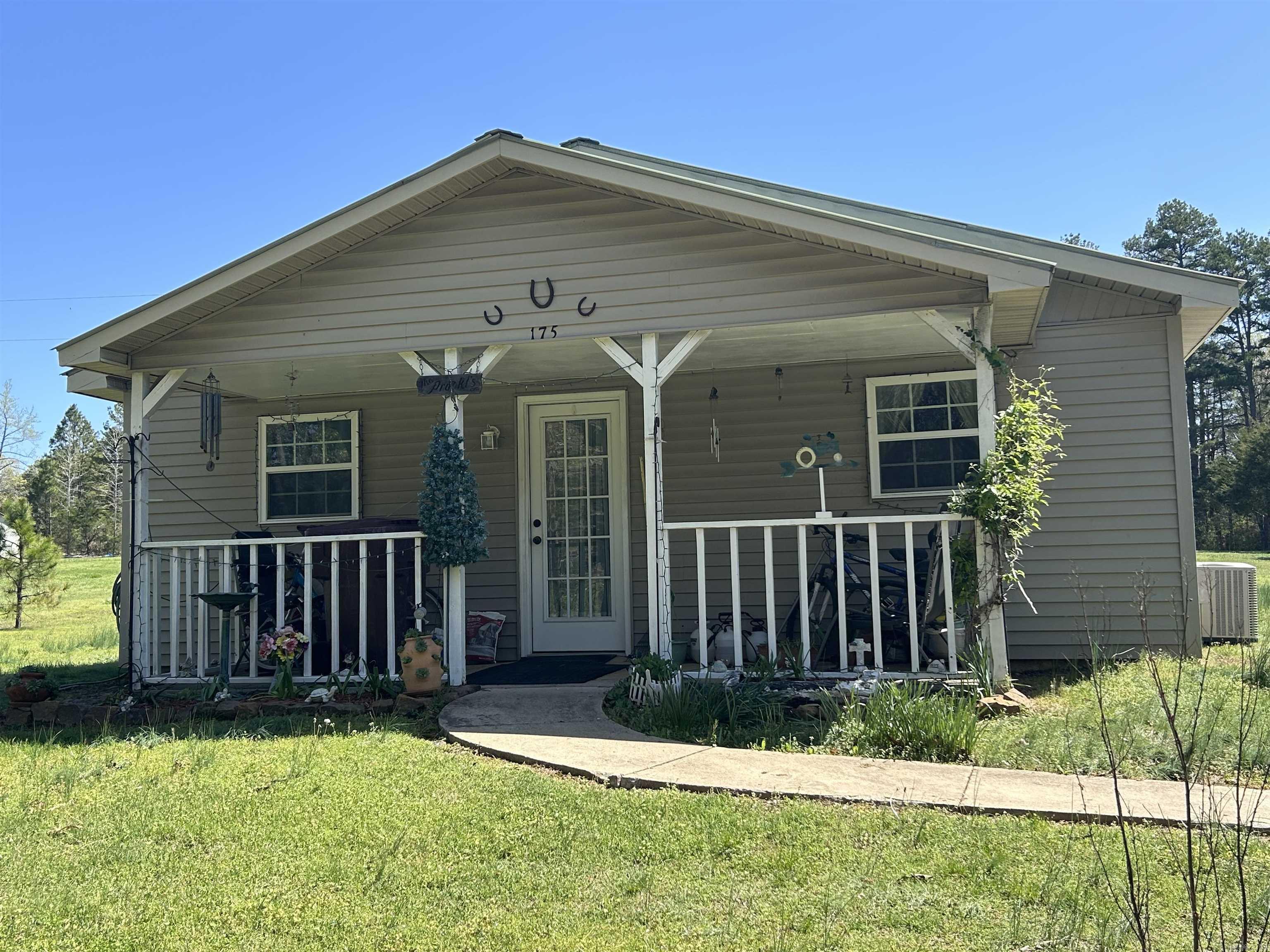 175  Casey  Clinton, AR