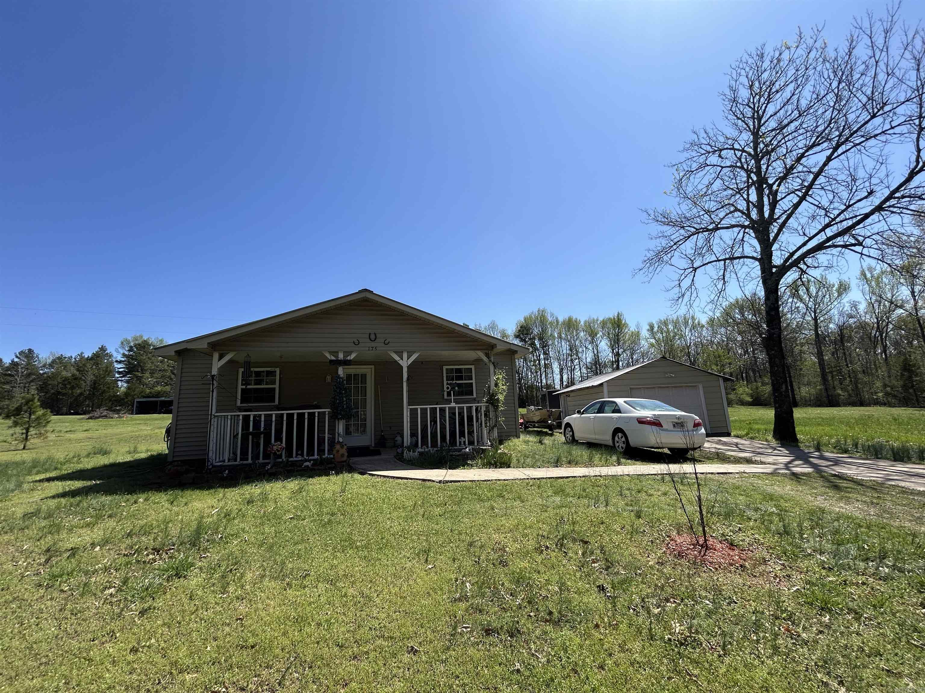 175  Casey  Clinton, AR