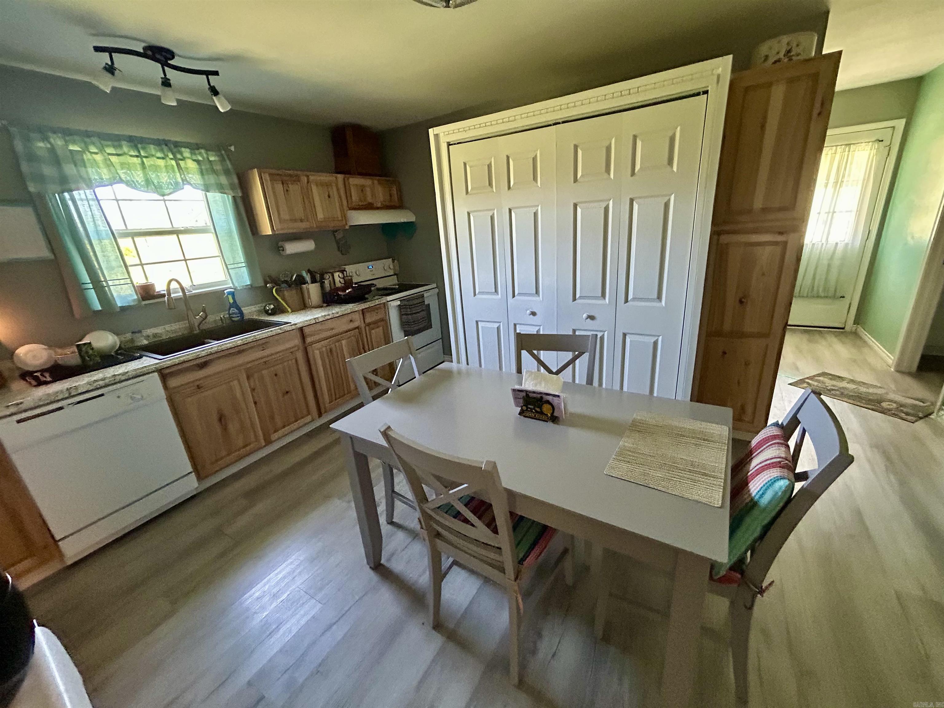 175  Casey  Clinton, AR