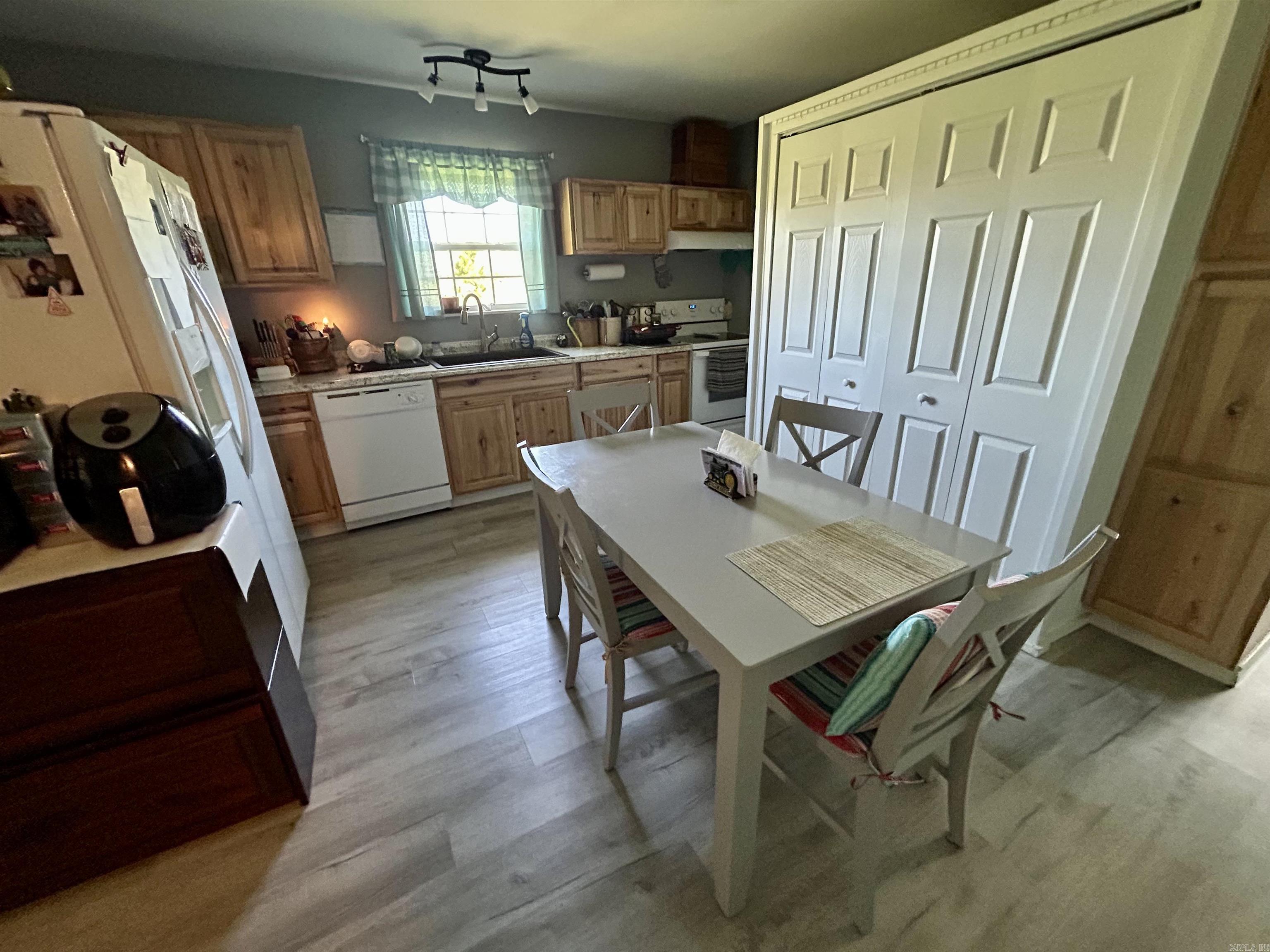 175  Casey  Clinton, AR