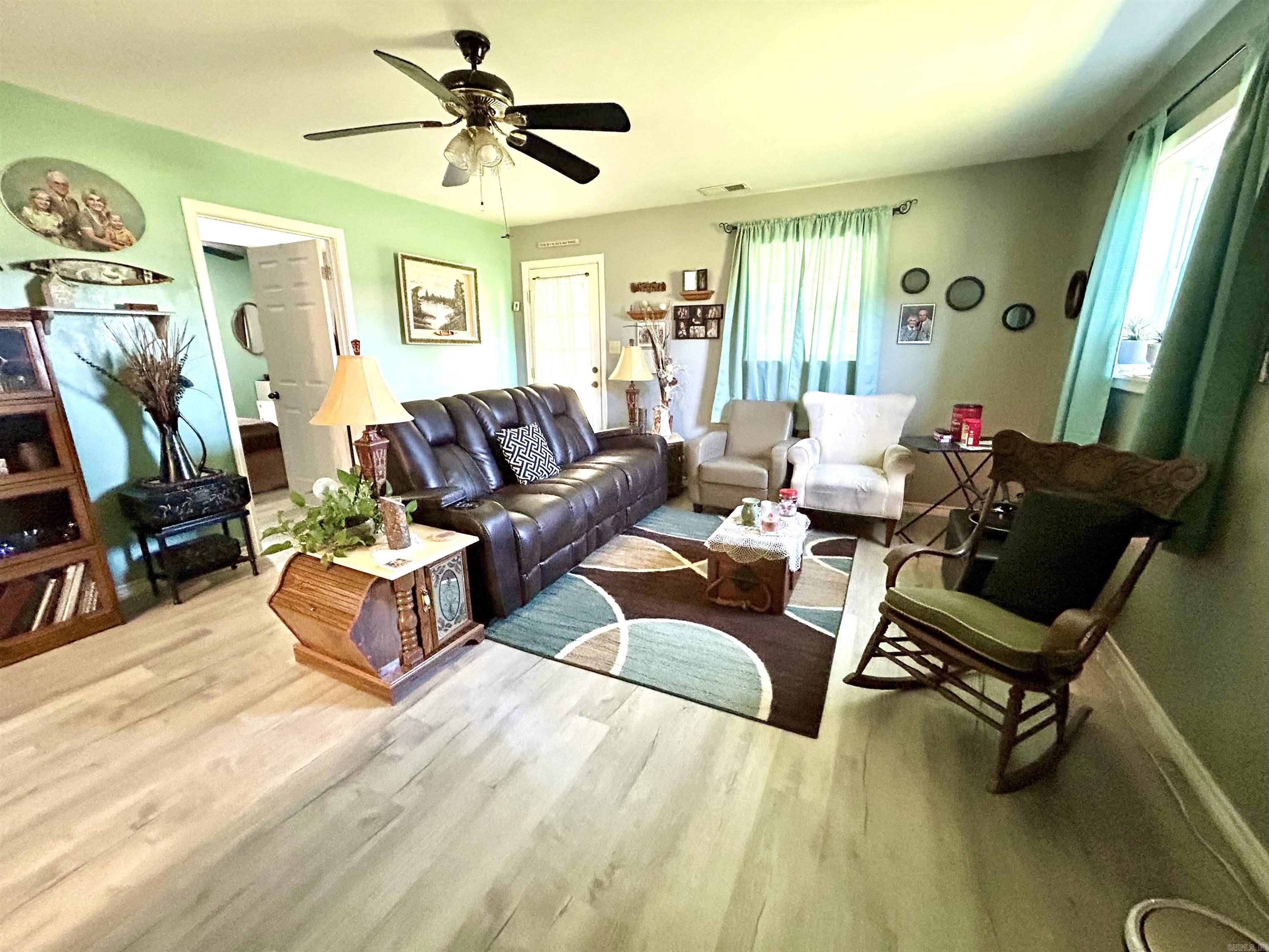 175  Casey  Clinton, AR