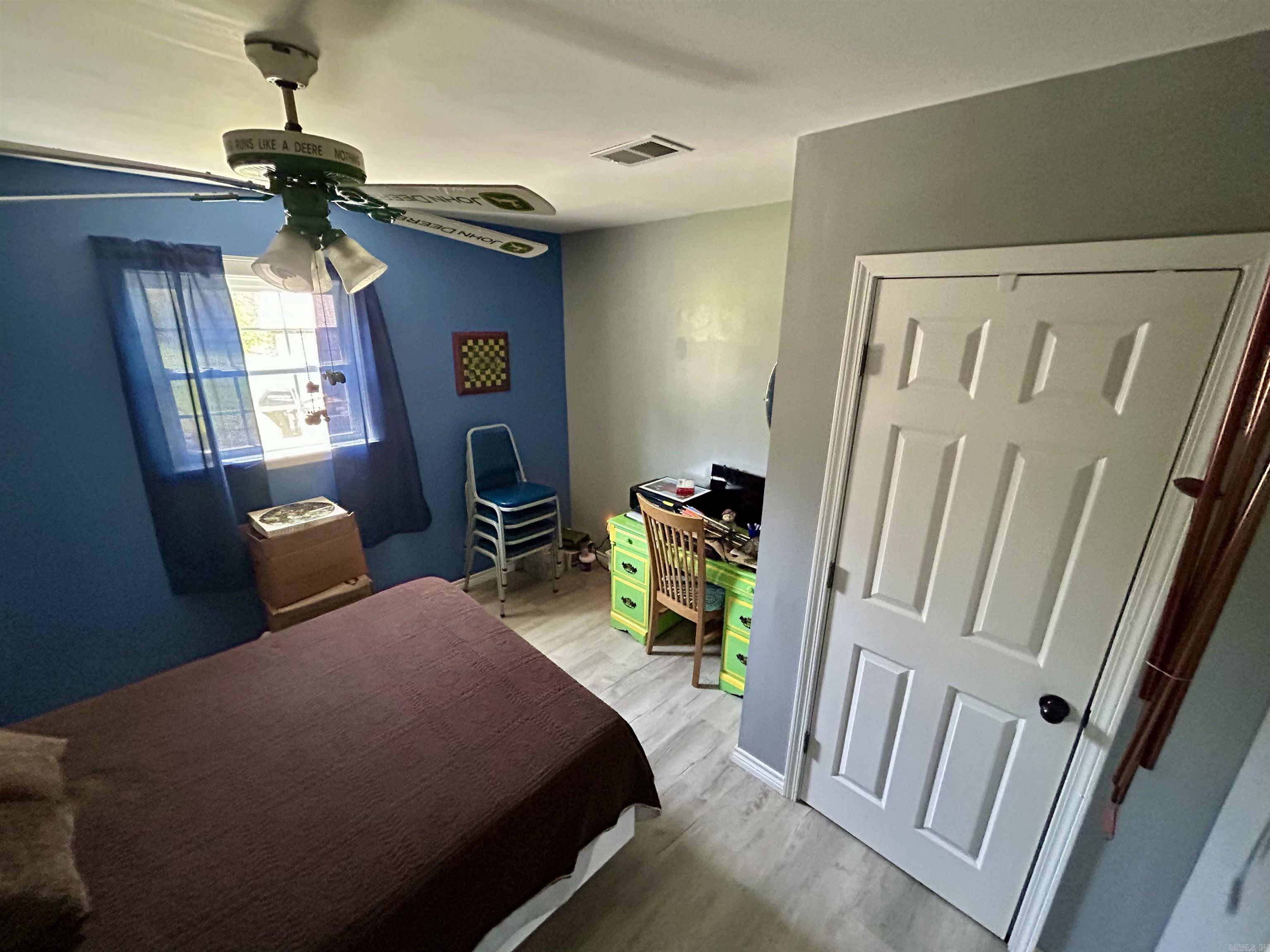 175  Casey  Clinton, AR